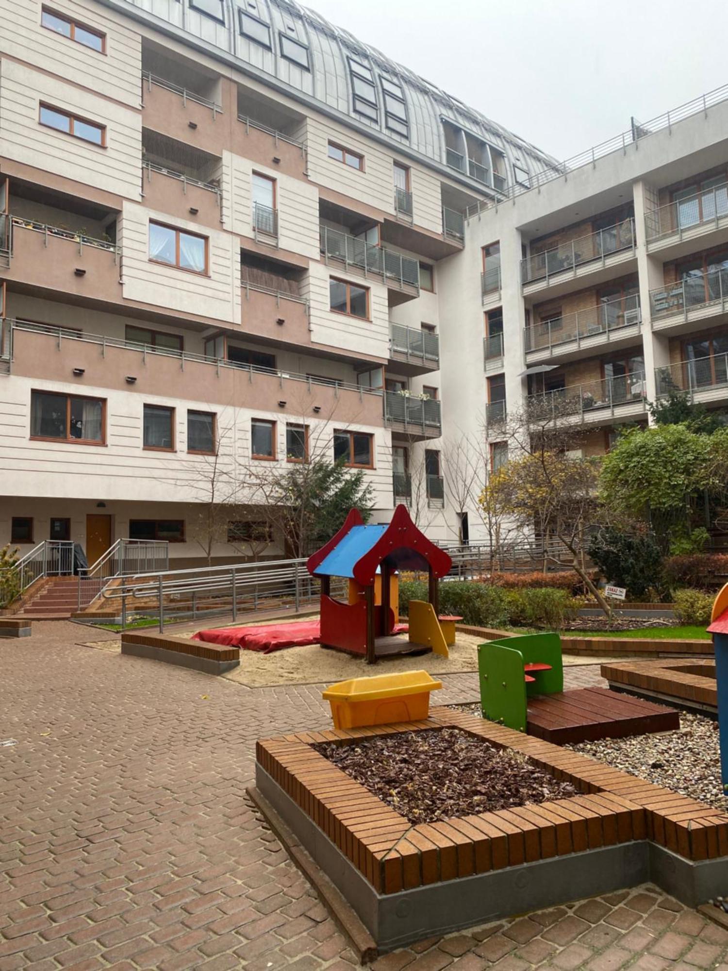 Komfortowy Apartament: Pet-friendly Old Town Retreat Near Park Praski