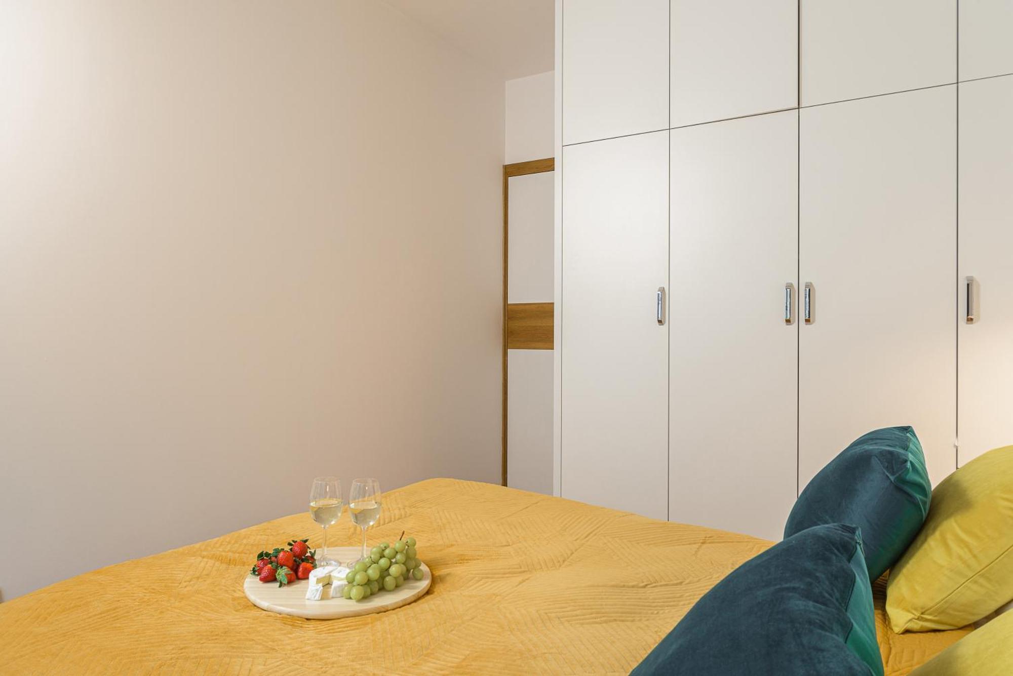 Premium With Free Parking Near Muzeum Powstania Apartment