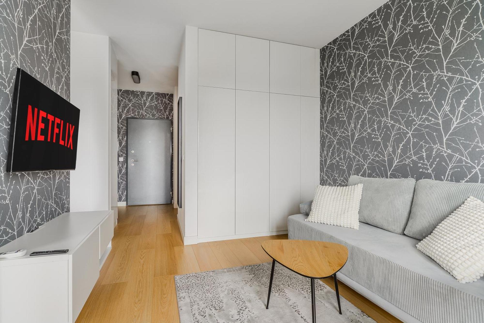 Cozy Family With Parking & Balcony Near Zlote Tarasy Apartment *