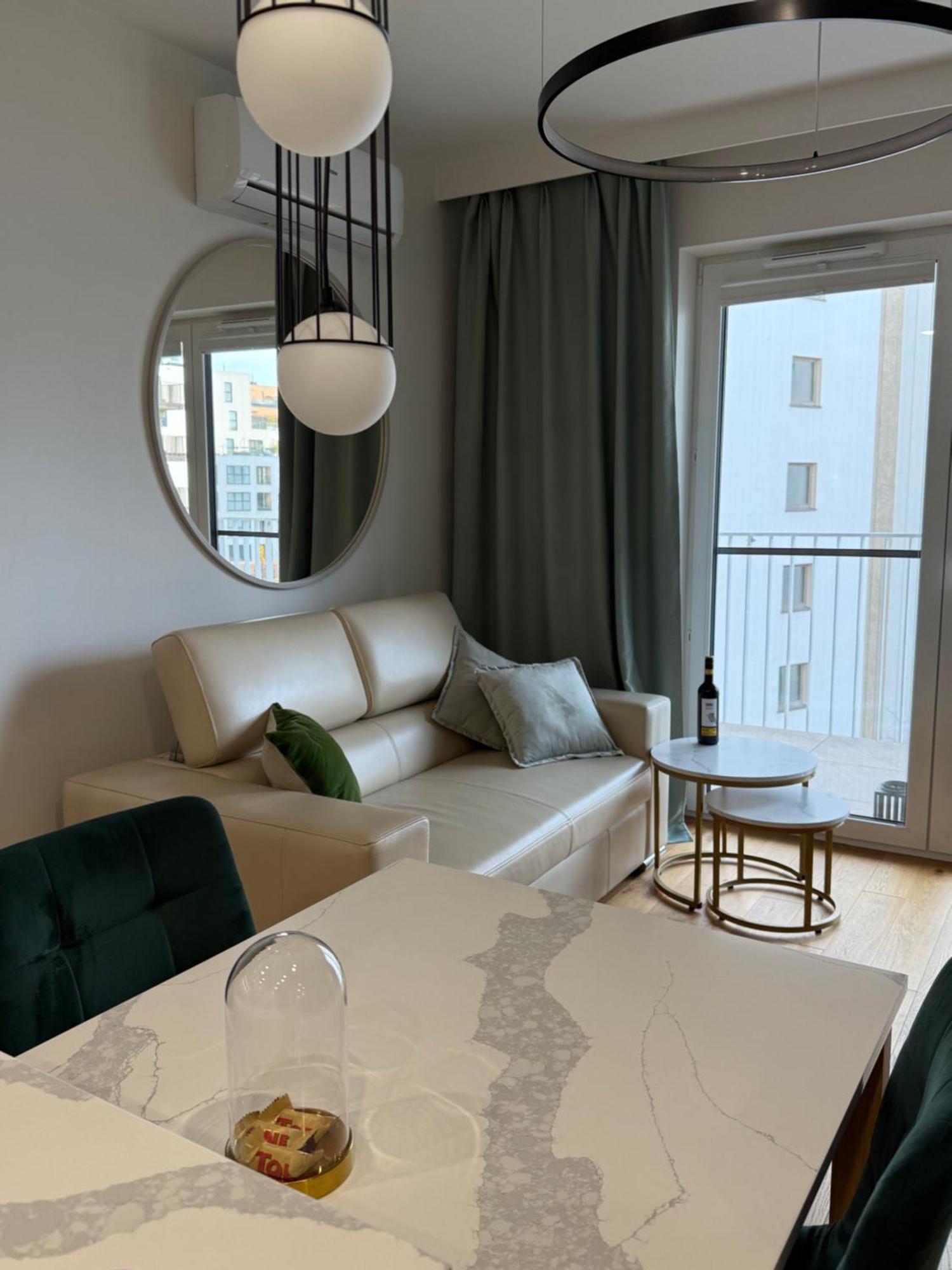 Luxury Modern Apartment,quiet Place Near To The Airport Apartamento *