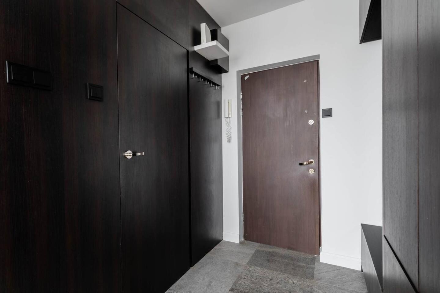 Apartment Monochrome Downtown *