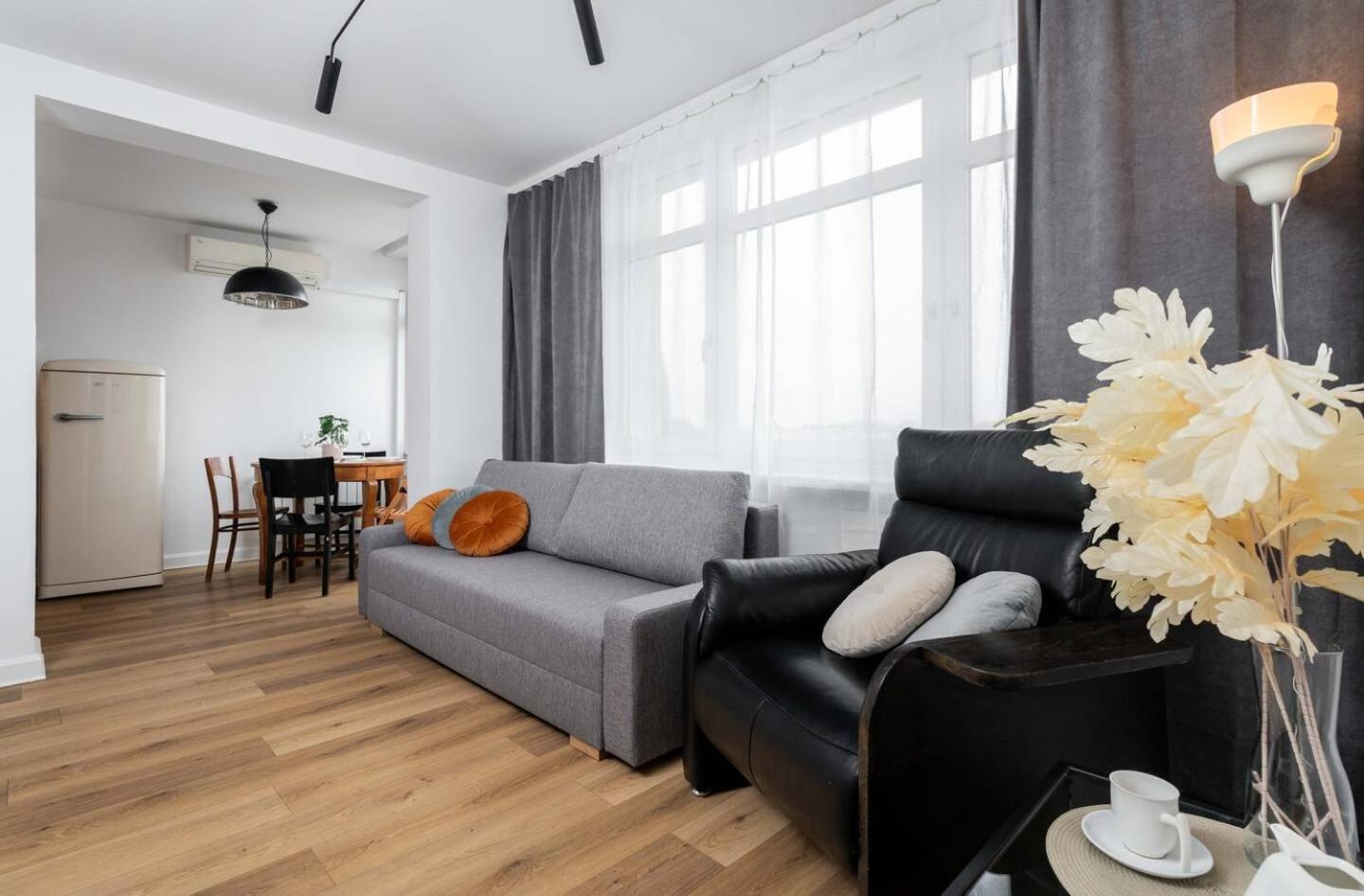 Monochrome Downtown Apartment *