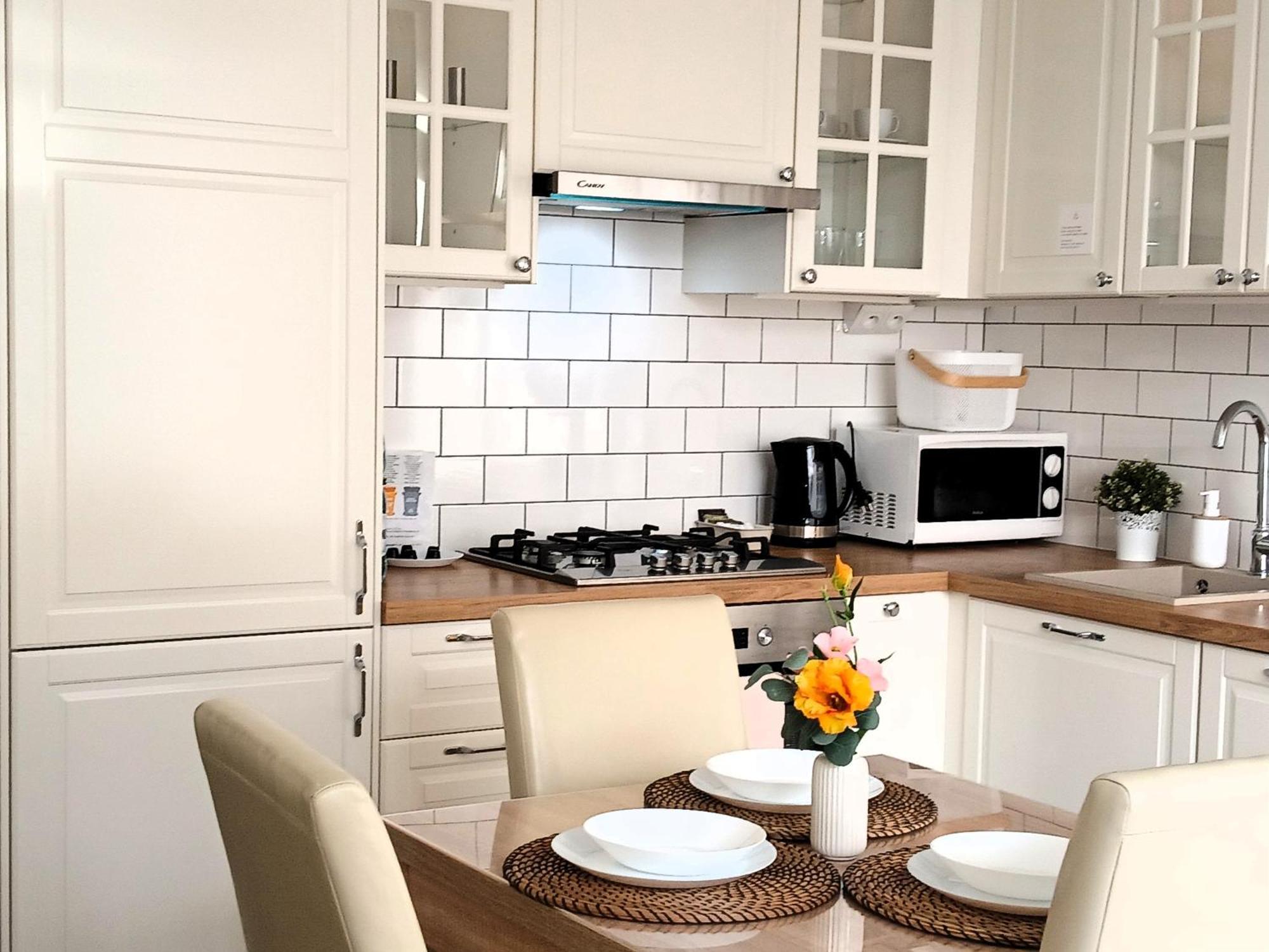 Downtown Elegant & Sunny Near Metro Station Apartment Warsaw