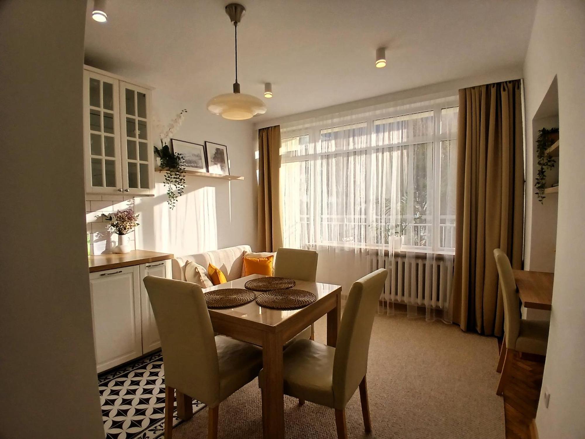 Apartment Downtown Elegant & Sunny Near Metro Station Warsaw