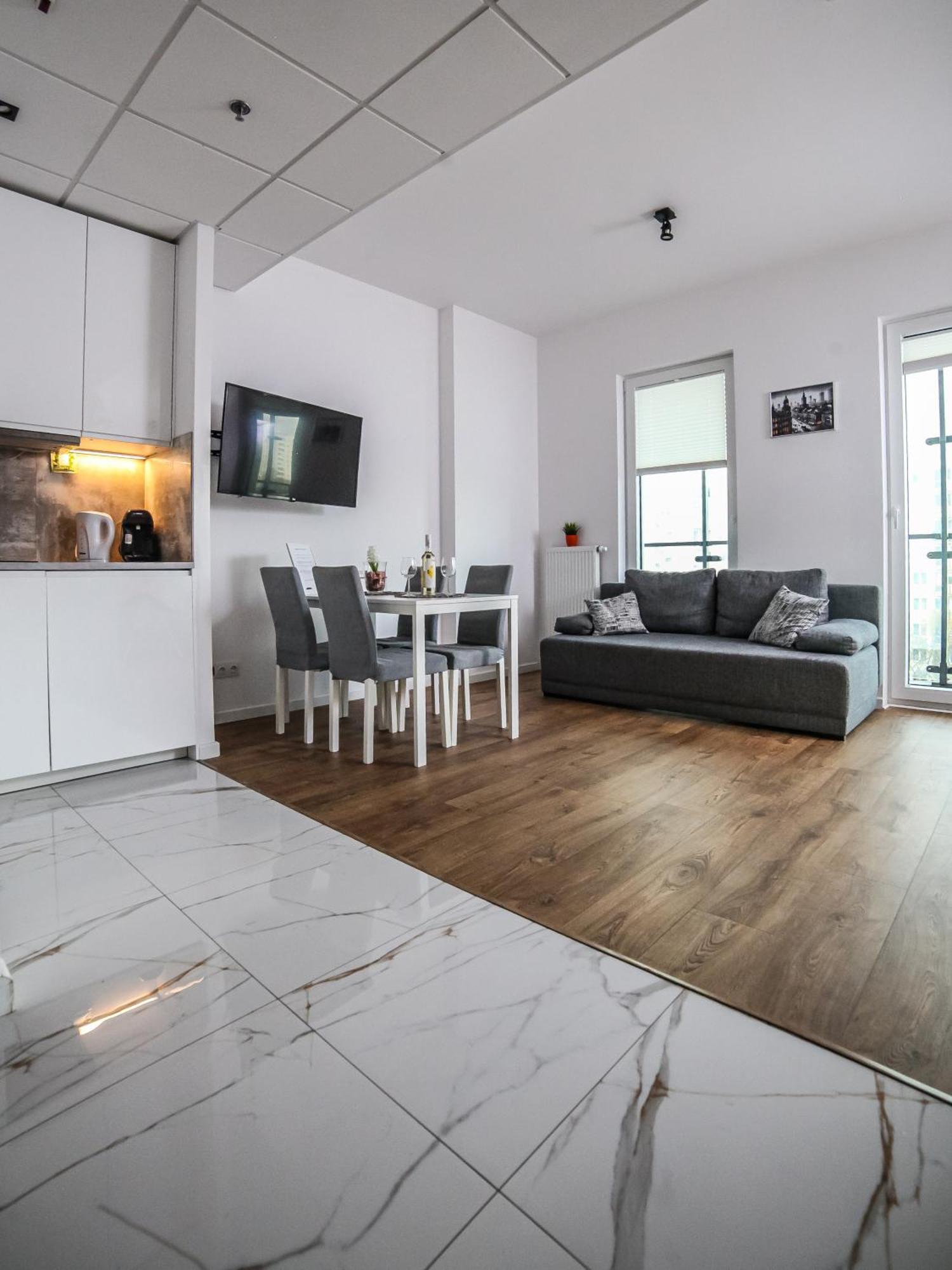 Apartment Big City Life - Bliska Wola Tower A