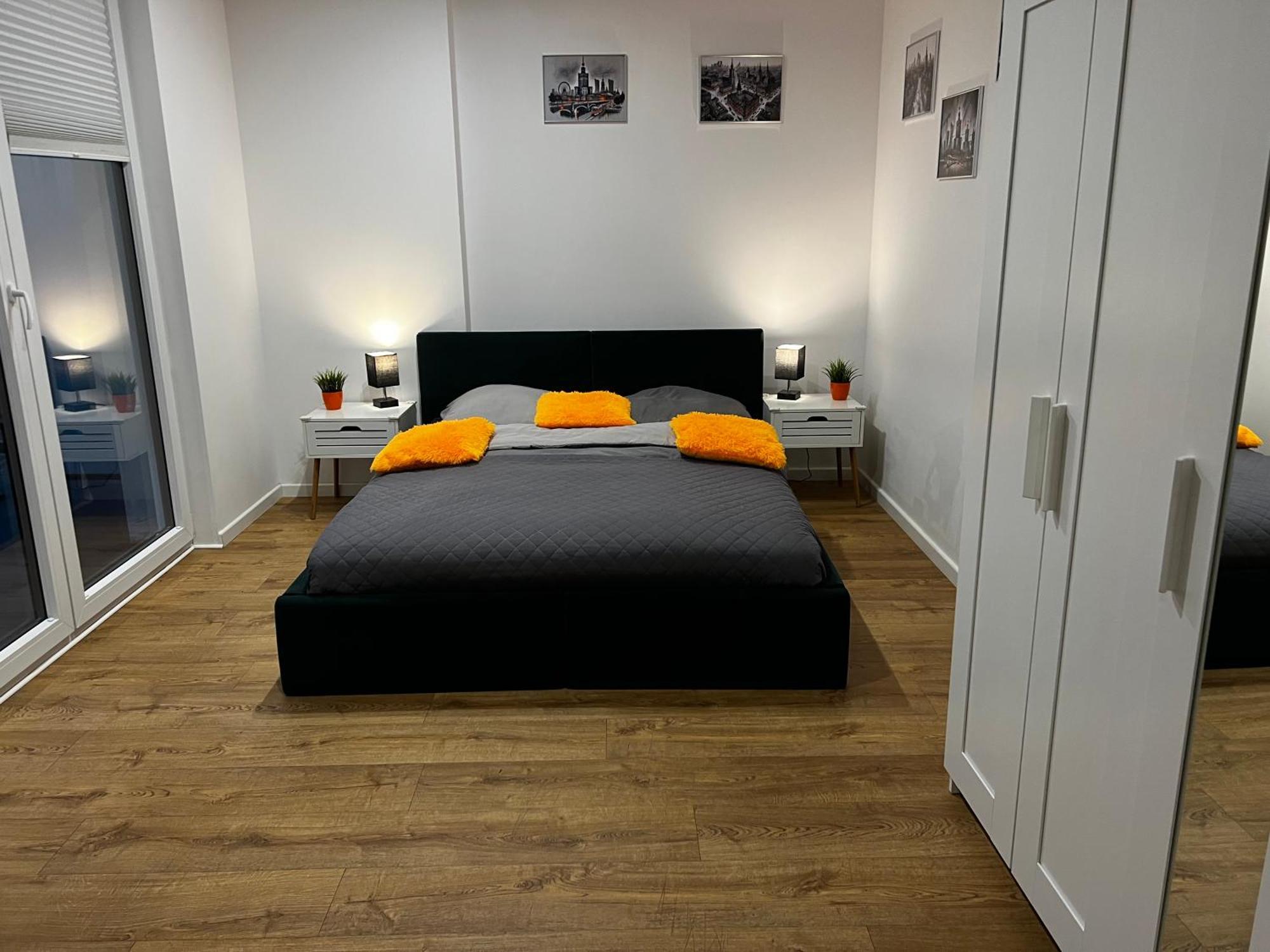 Big City Life - Bliska Wola Tower A Apartment *