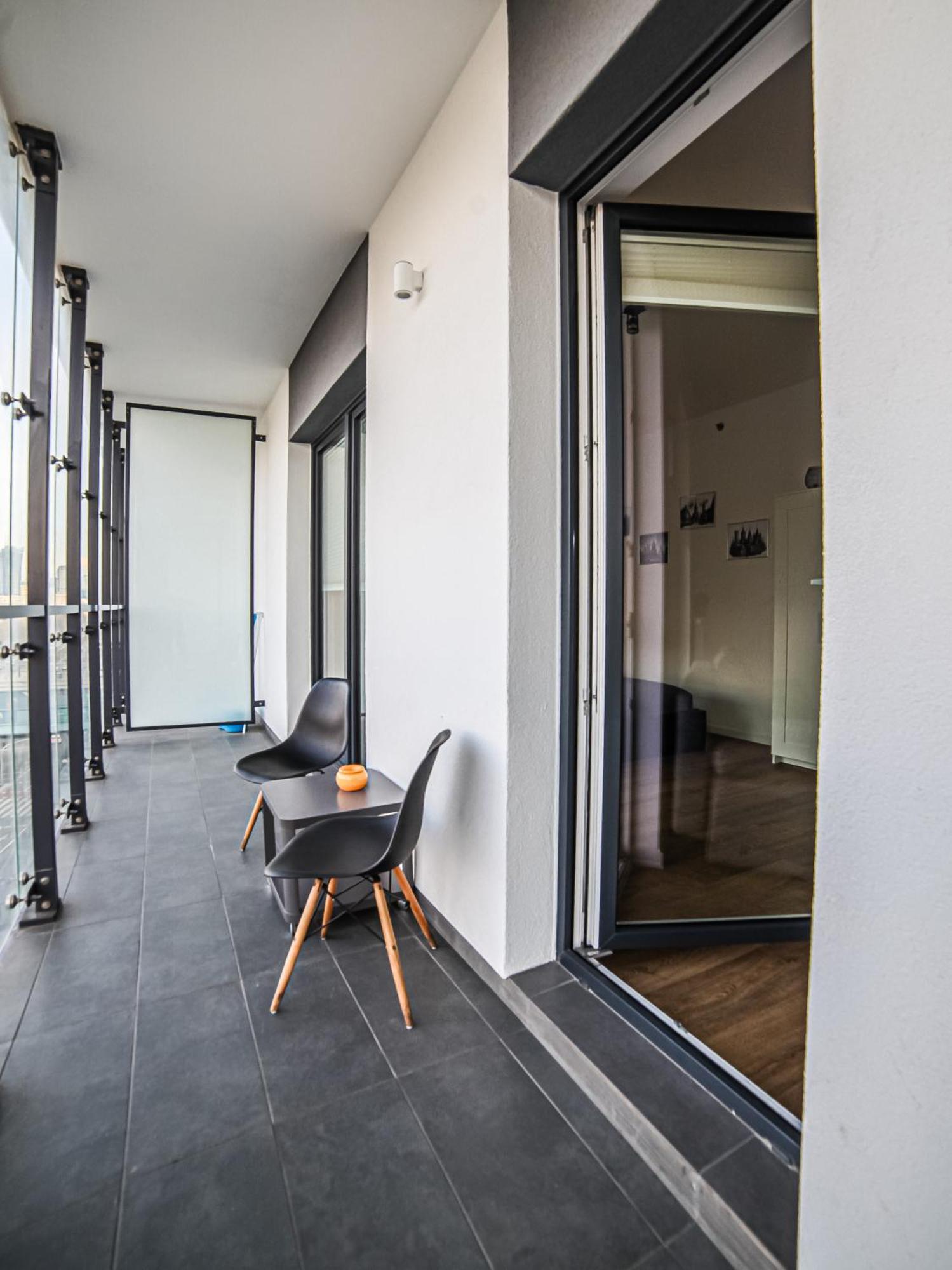 Big City Life - Bliska Wola Tower A Apartment Warschau