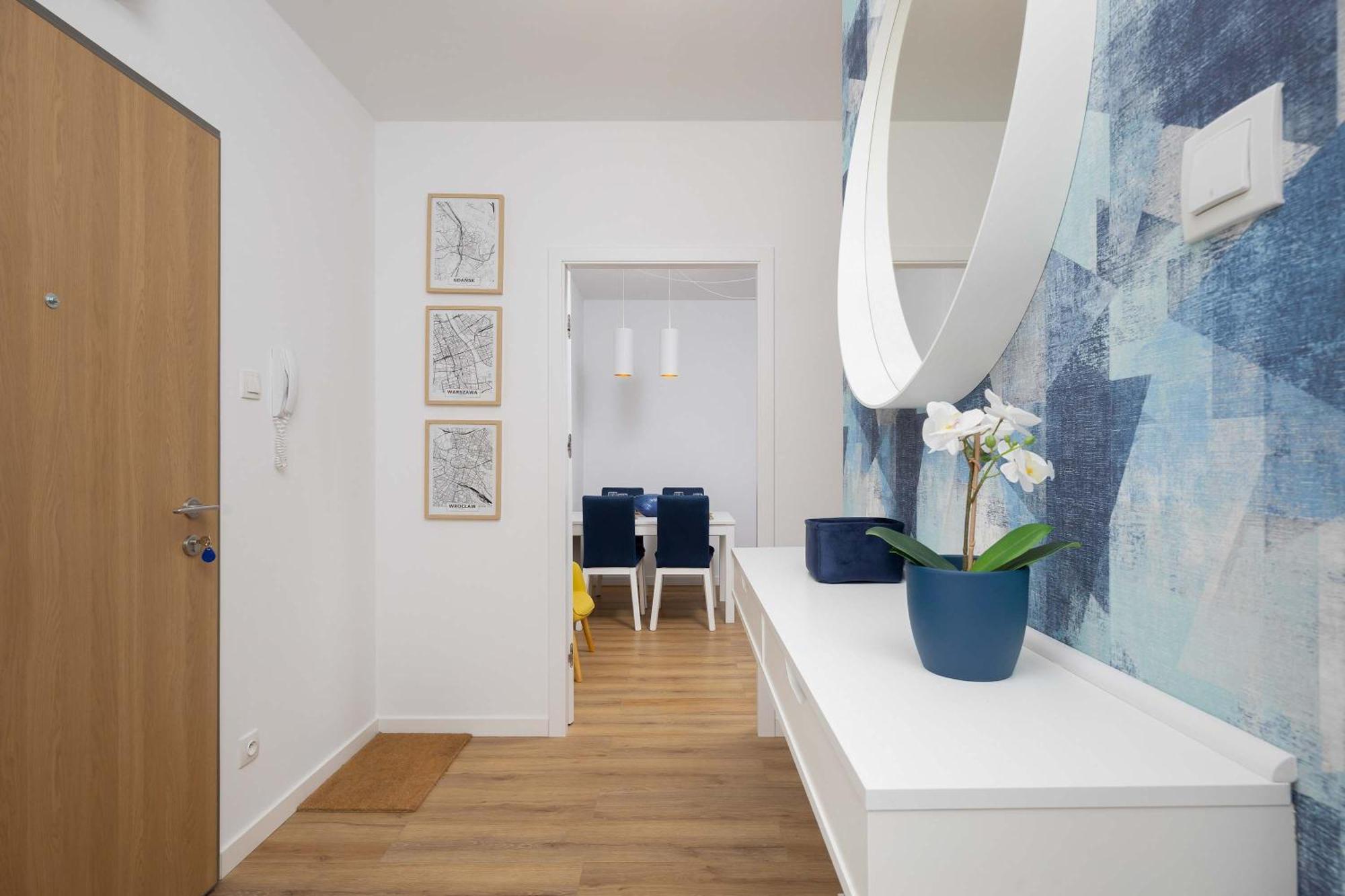 Apartment Air Conditioned In With Parking, Desk And Bathtub By Renters
