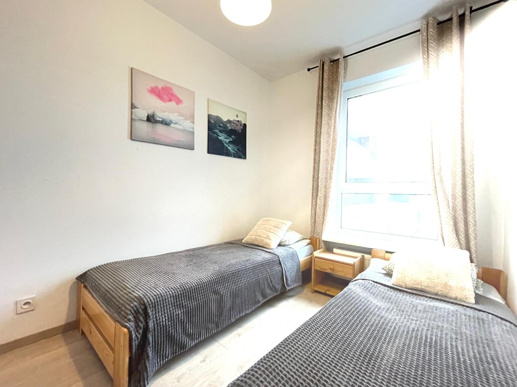Apartament Superior Komputerowa, 4 Rooms, 3 Bedrooms, Airport-city Train, Metro! 24h Reception!