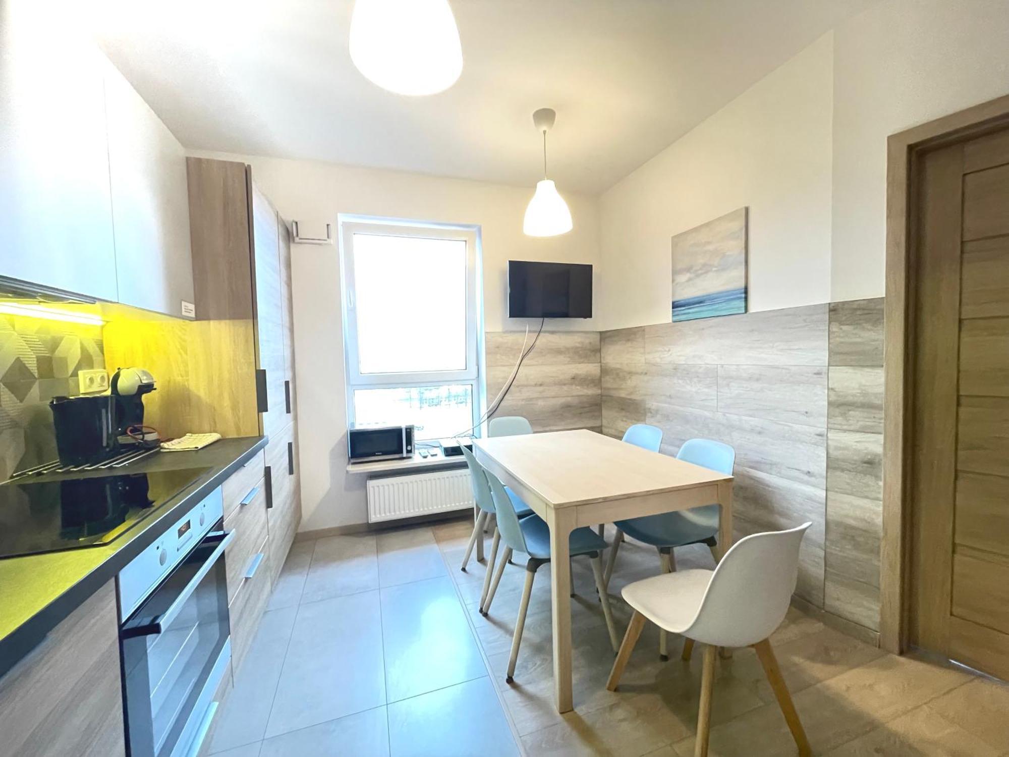 Superior Komputerowa, 4 Rooms, 3 Bedrooms, Airport-city Train, Metro! 24h Reception! Apartament Warszawa