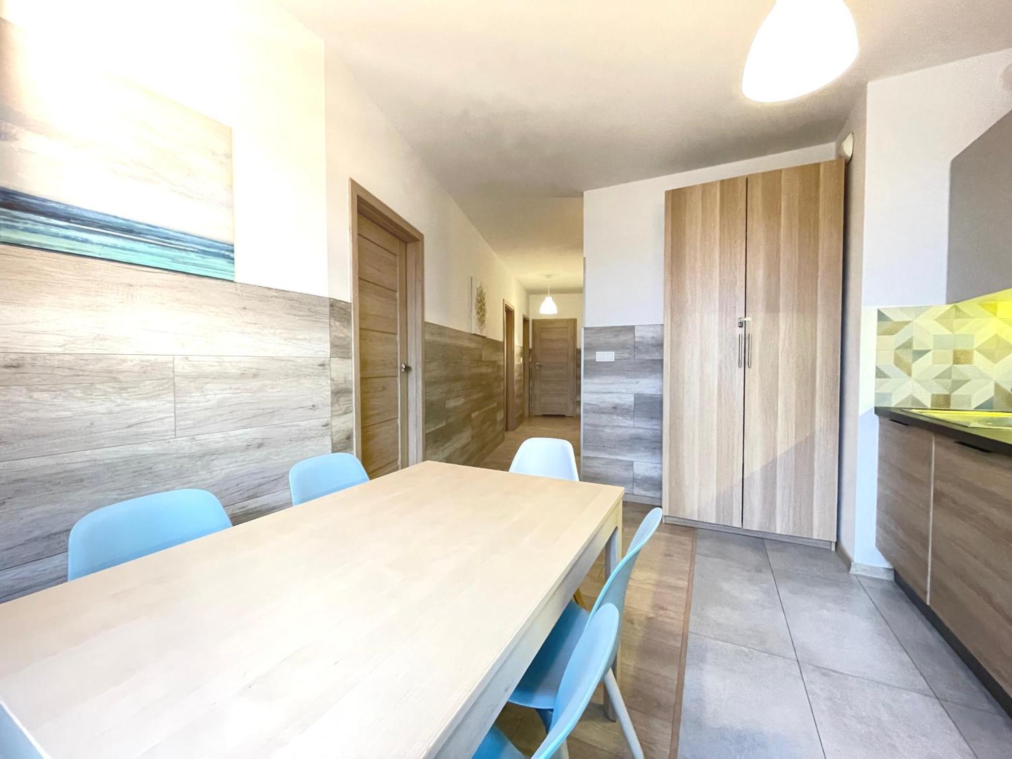 Apartament Superior Komputerowa, 4 Rooms, 3 Bedrooms, Airport-city Train, Metro! 24h Reception! Warszawa
