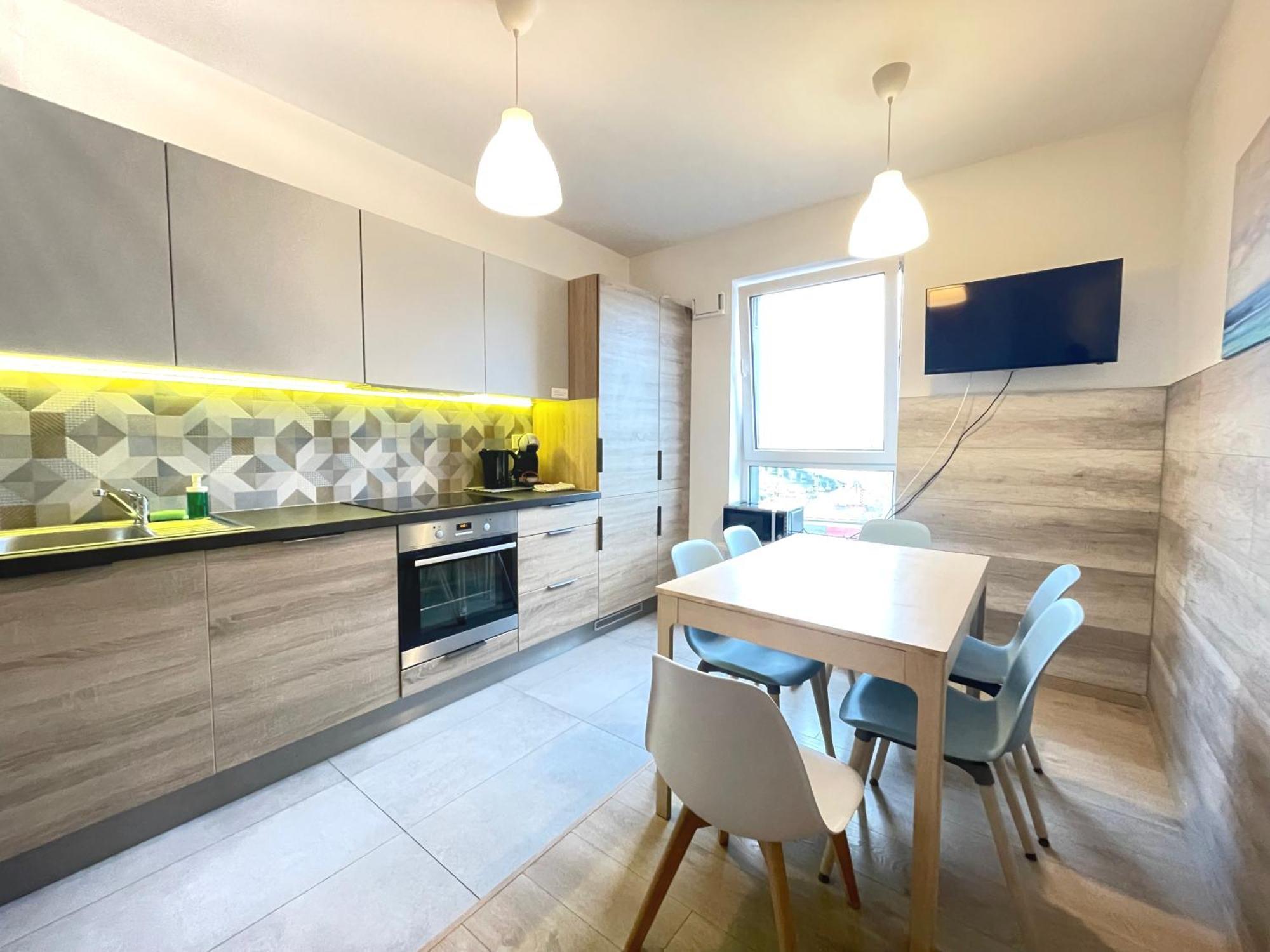 Superior Komputerowa, 4 Rooms, 3 Bedrooms, Airport-city Train, Metro! 24h Reception! *