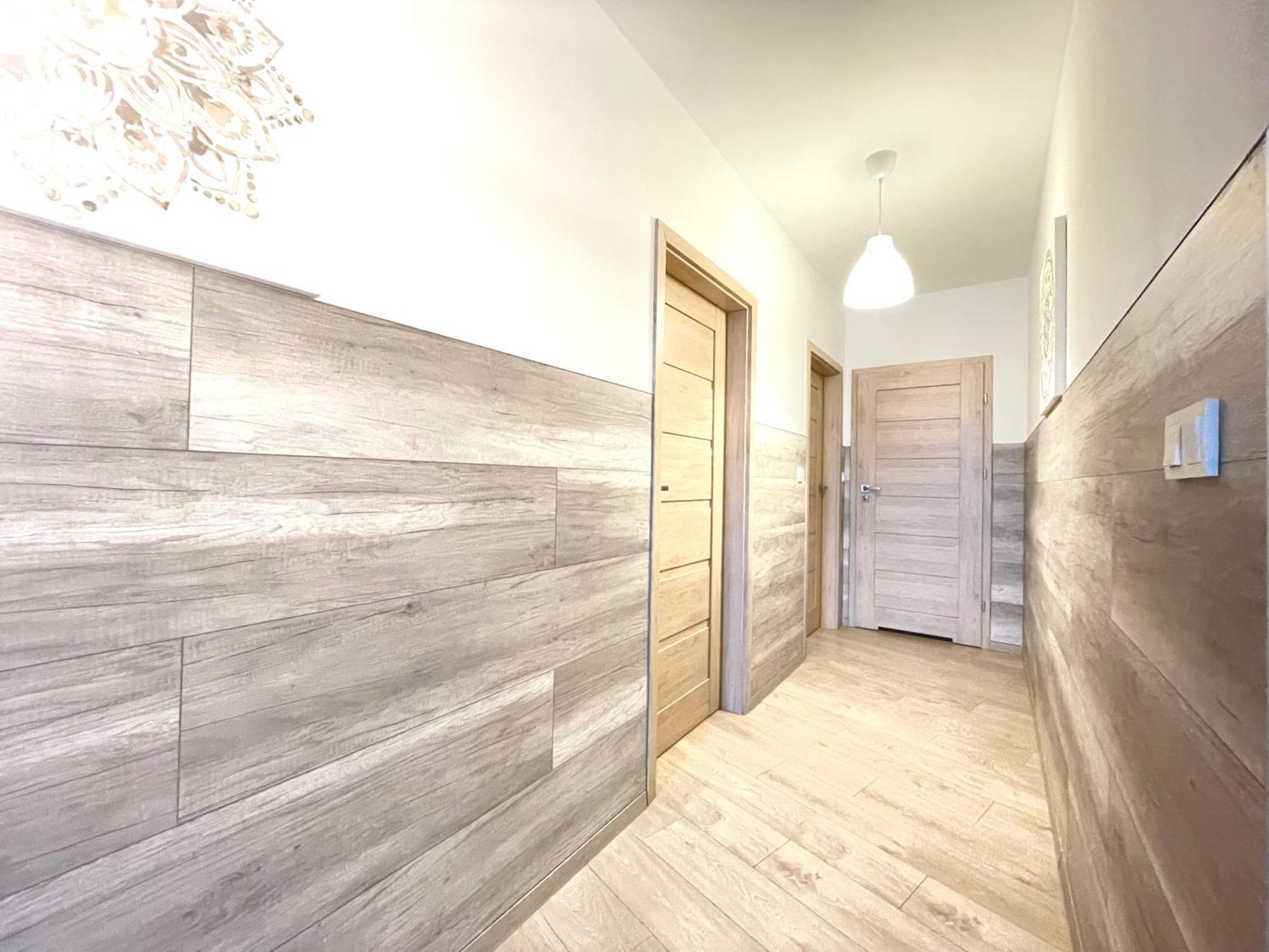 Superior Komputerowa, 4 Rooms, 3 Bedrooms, Airport-city Train, Metro! 24h Reception! Warszawa