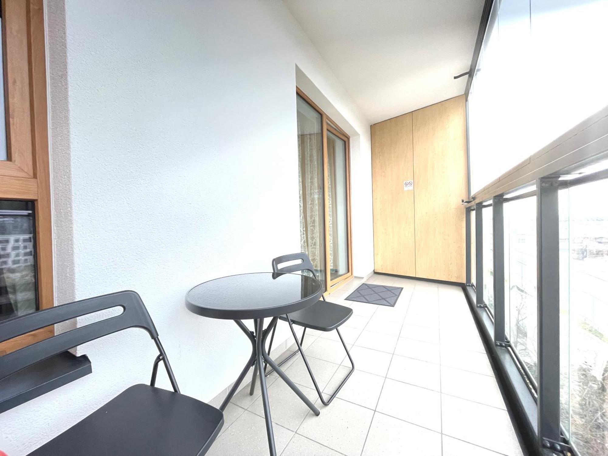 Superior Komputerowa, 4 Rooms, 3 Bedrooms, Airport-city Train, Metro! 24h Reception! * Warszawa