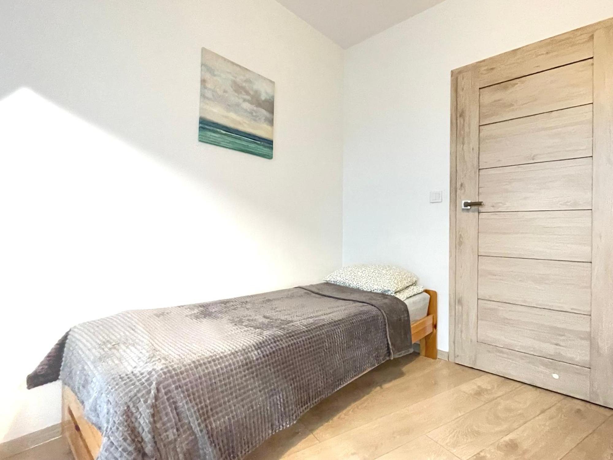 Superior Komputerowa, 4 Rooms, 3 Bedrooms, Airport-city Train, Metro! 24h Reception! Apartament