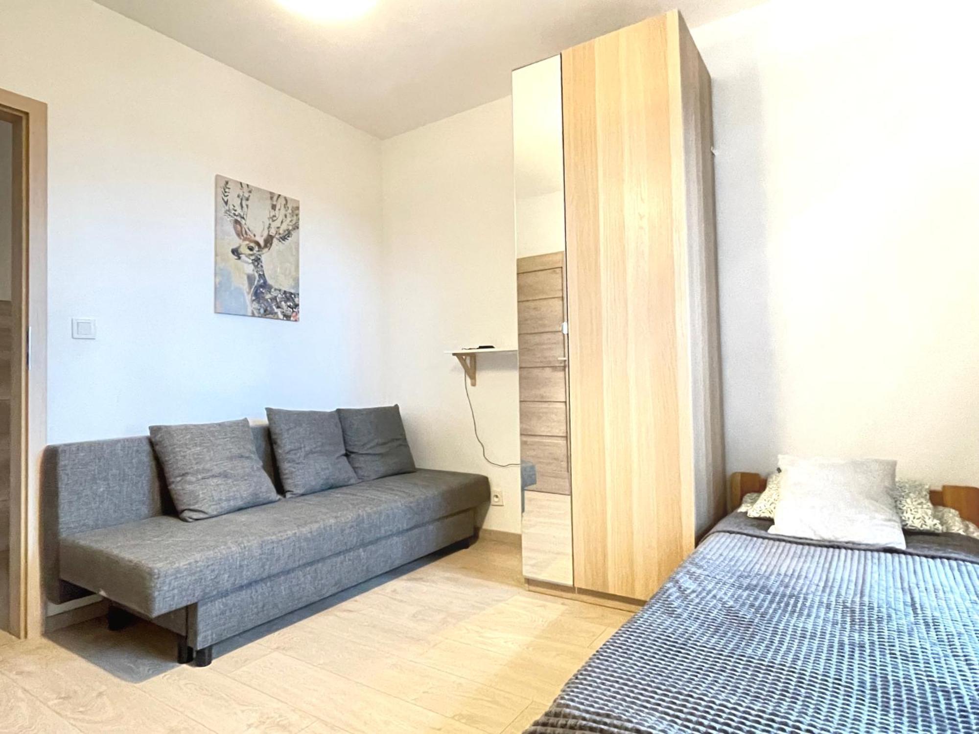 Apartament Superior Komputerowa, 4 Rooms, 3 Bedrooms, Airport-city Train, Metro! 24h Reception!