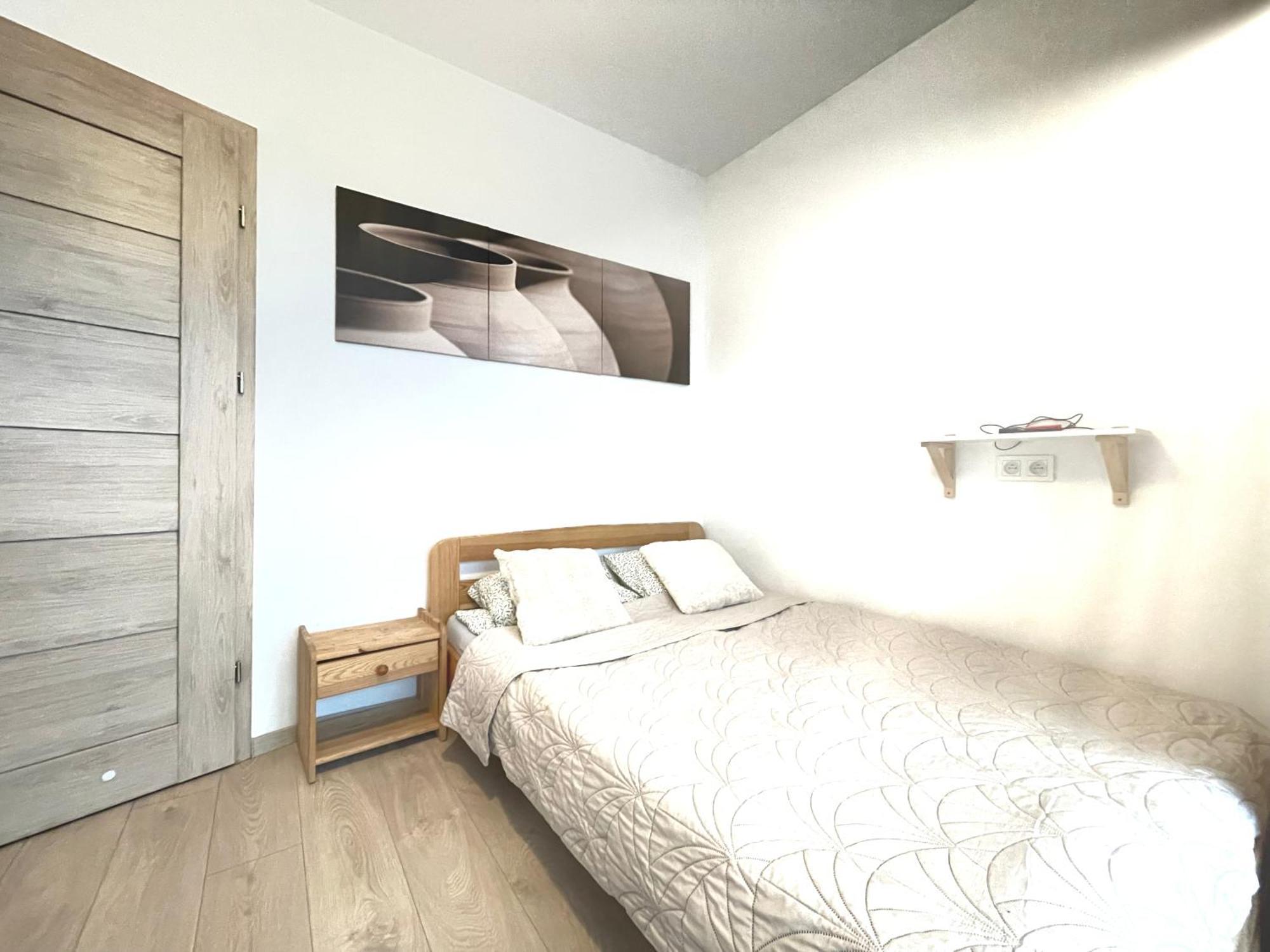 Superior Komputerowa, 4 Rooms, 3 Bedrooms, Airport-city Train, Metro! 24h Reception! Warszawa