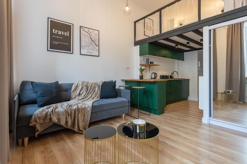 Close-central - Great Location - Stylish Loft - Zlota Street Apartment *