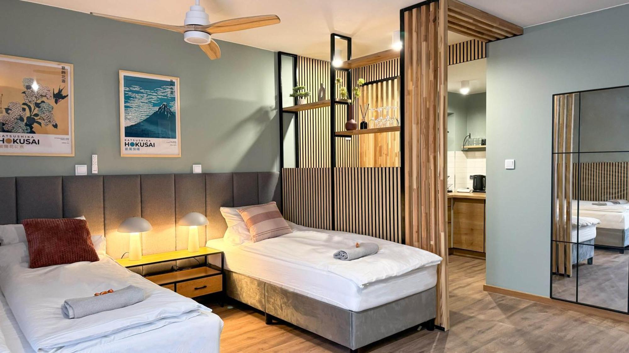Apartment With Balcony - Free Parking