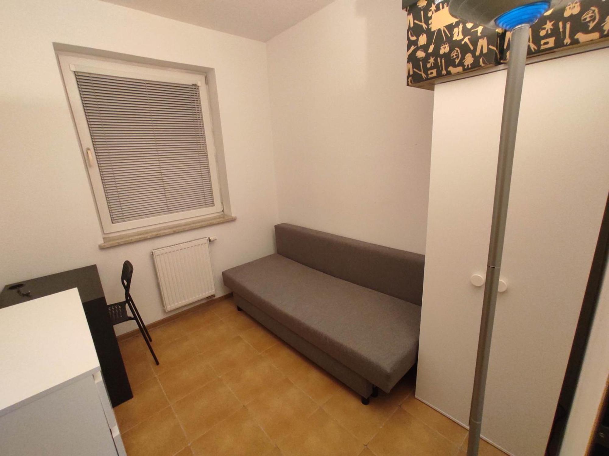 Campsite With 2 Shared Bathrooms ,wc , 2km To Old Town -100m From Metro Szwedzka Warsaw
