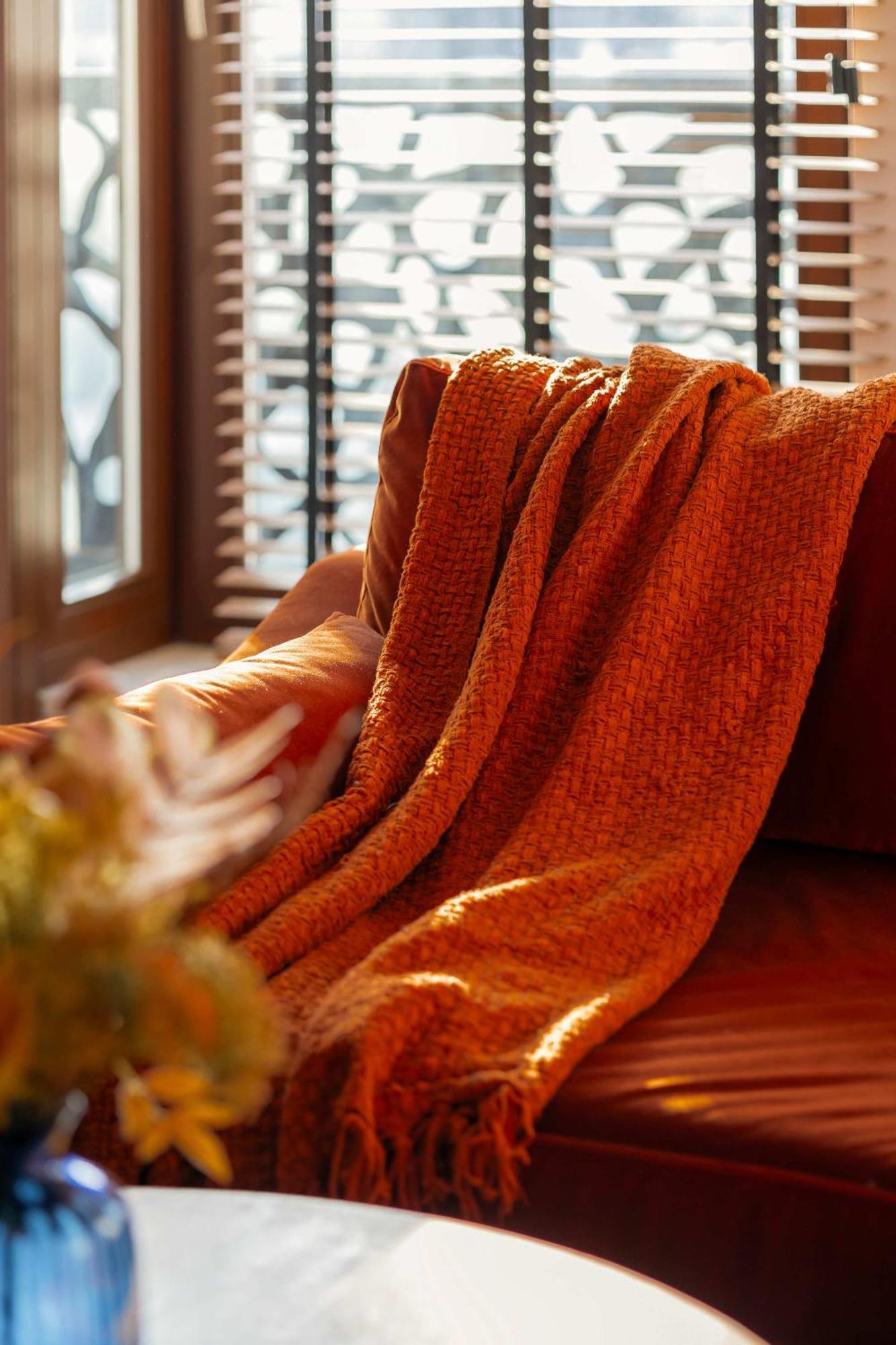 Air Conditioned In Close To The River With Parking And Desk By Renters Apartamento