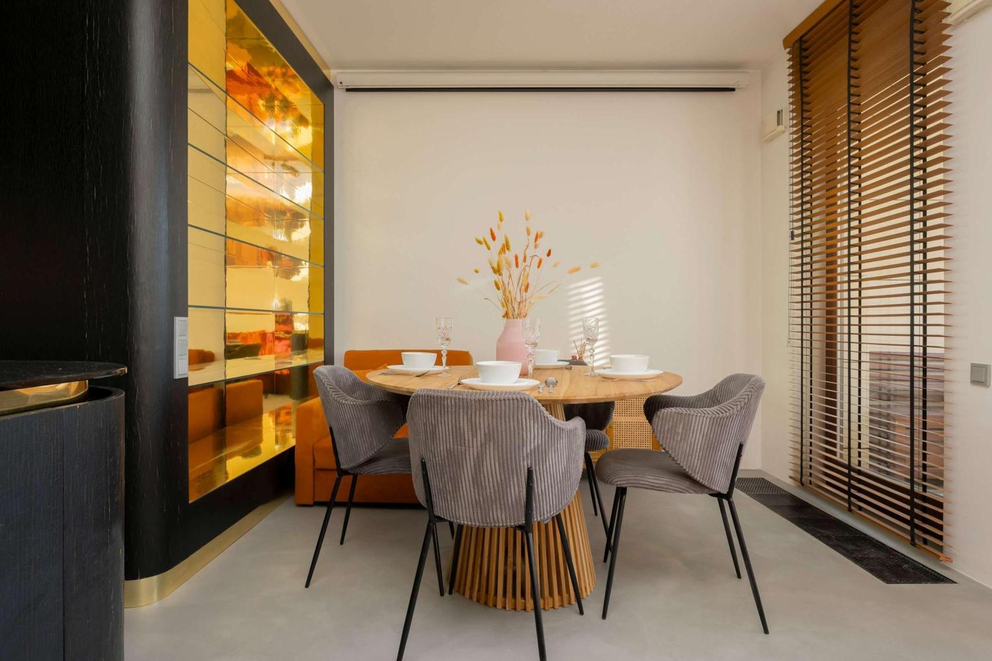 Air Conditioned In Close To The River With Parking And Desk By Renters Apartamento