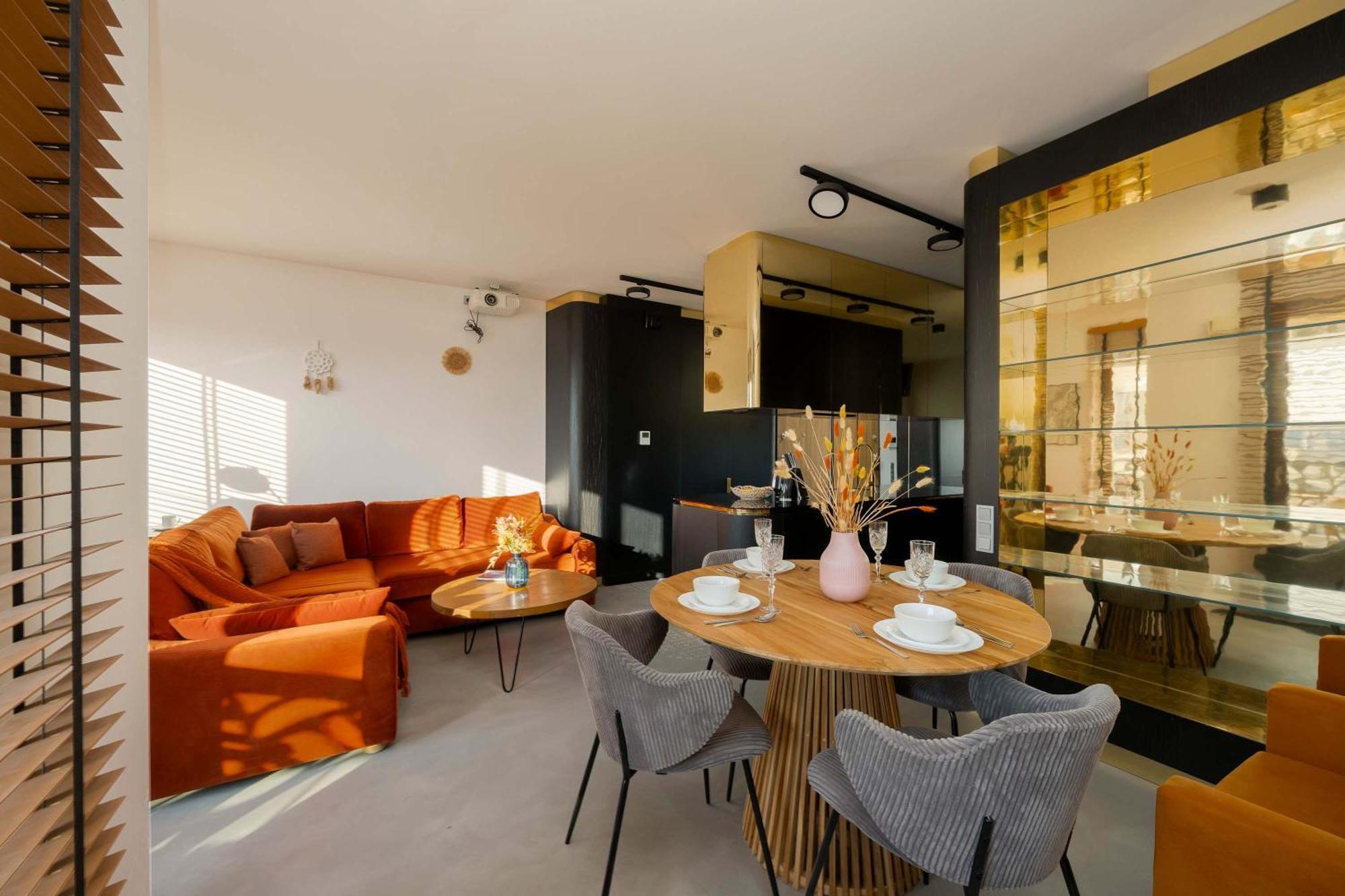 Air Conditioned In Close To The River With Parking And Desk By Renters Apartamento *
