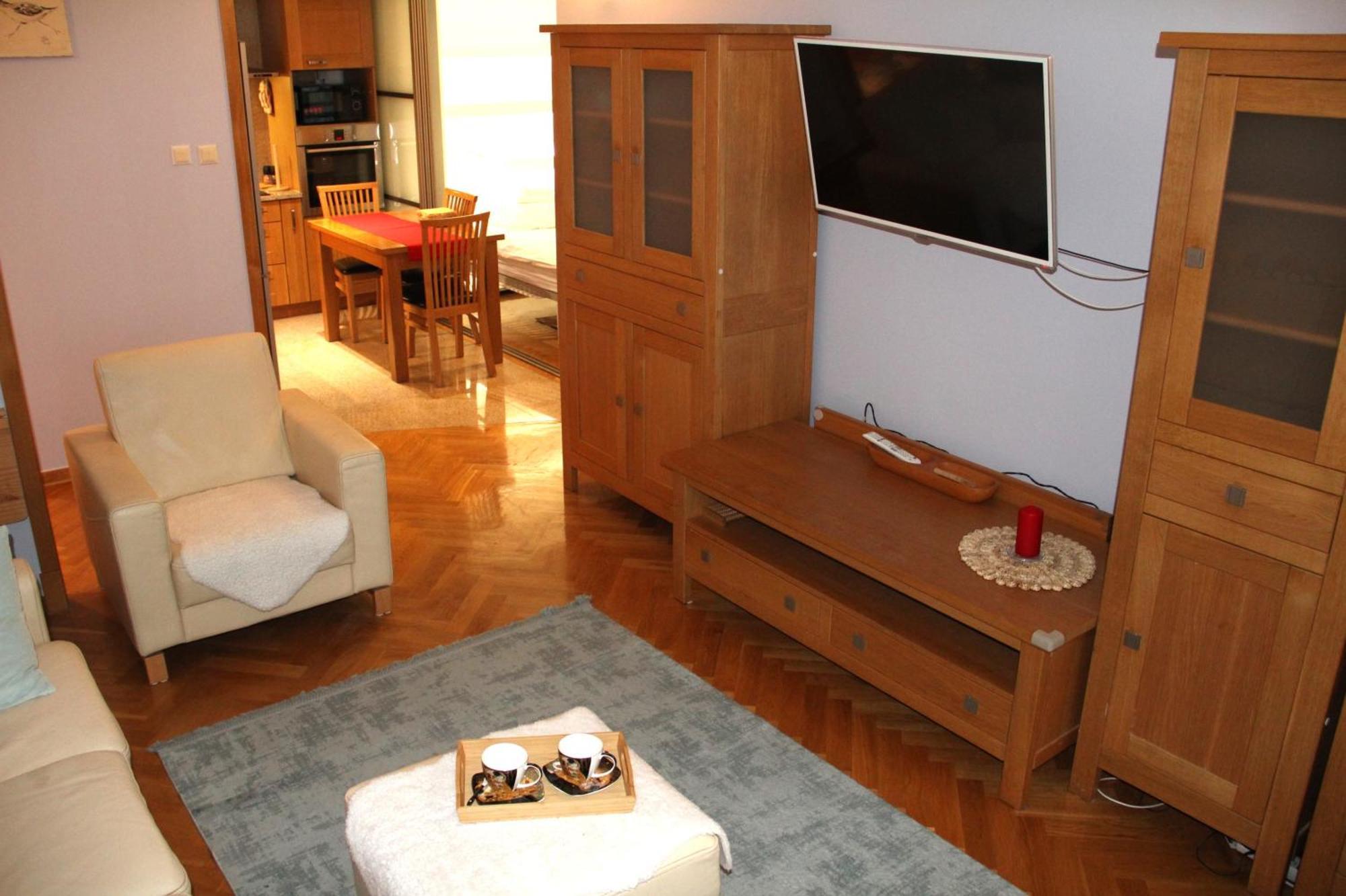 2 Bedrooms Central Apartment Warsaw