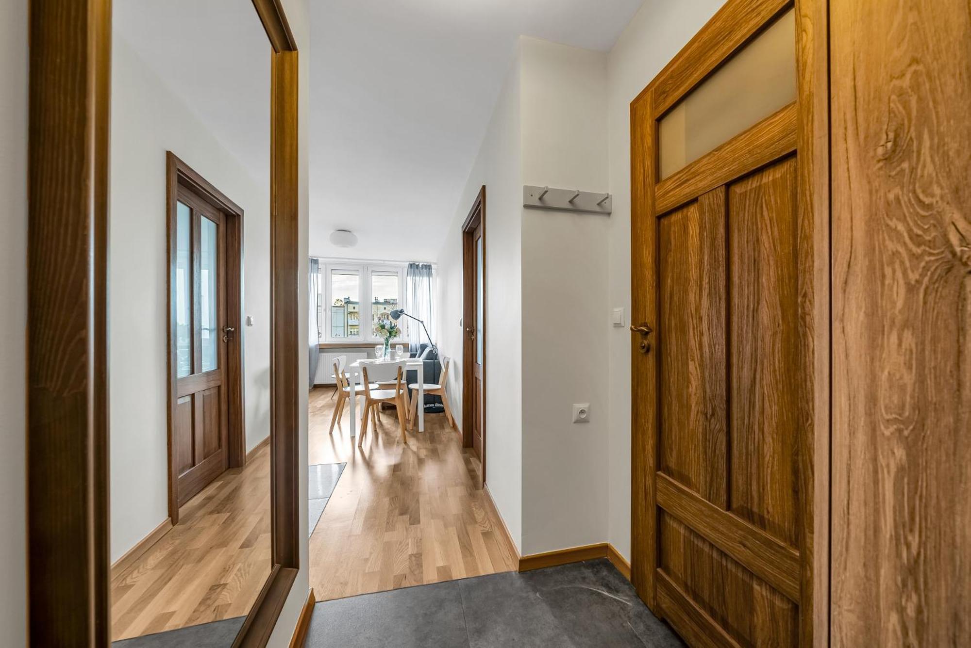 Kozmiana - Workspace, Bus&park Nearby - By Rentujemy *