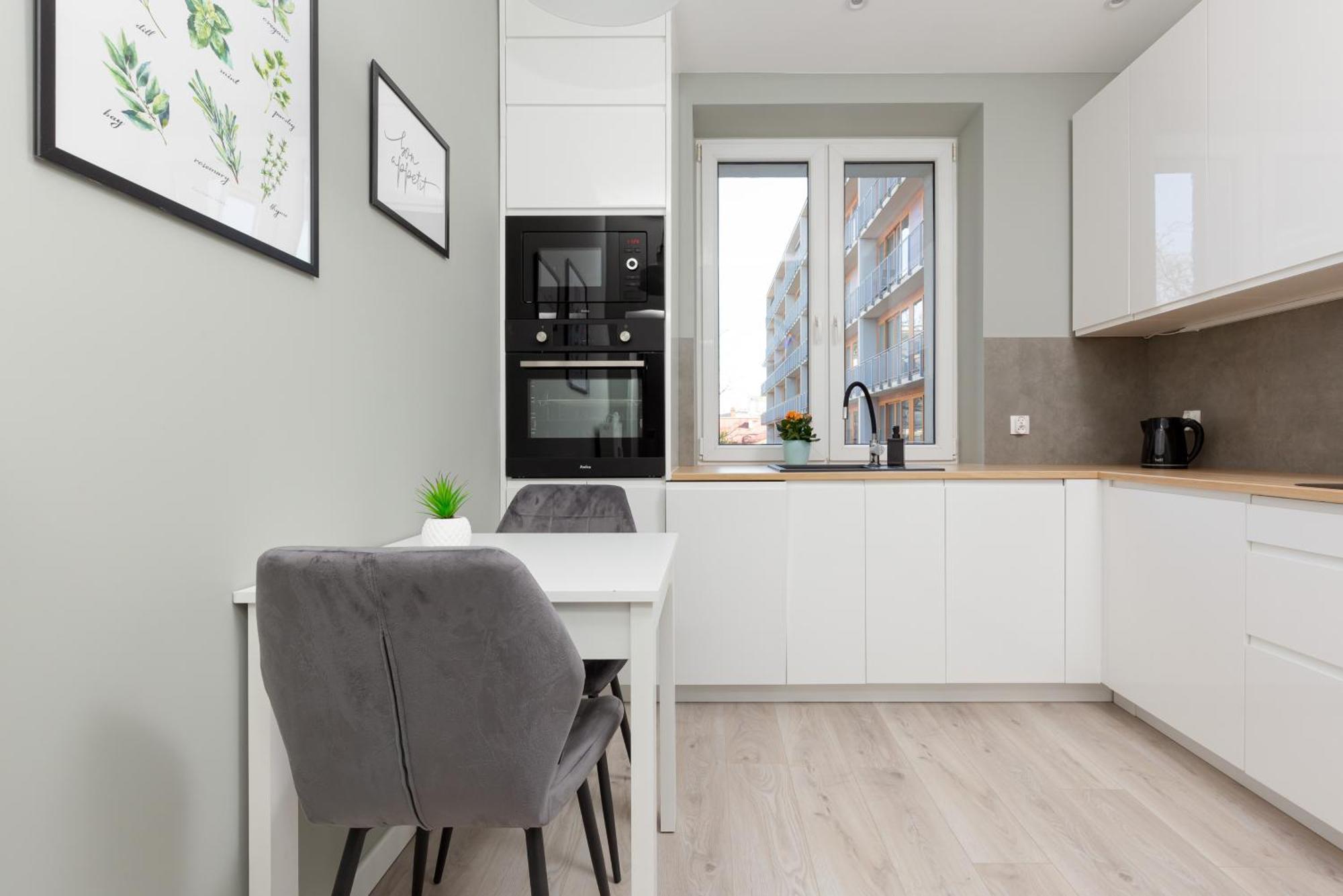 Apartment Emilii Plater By Renters Warsaw