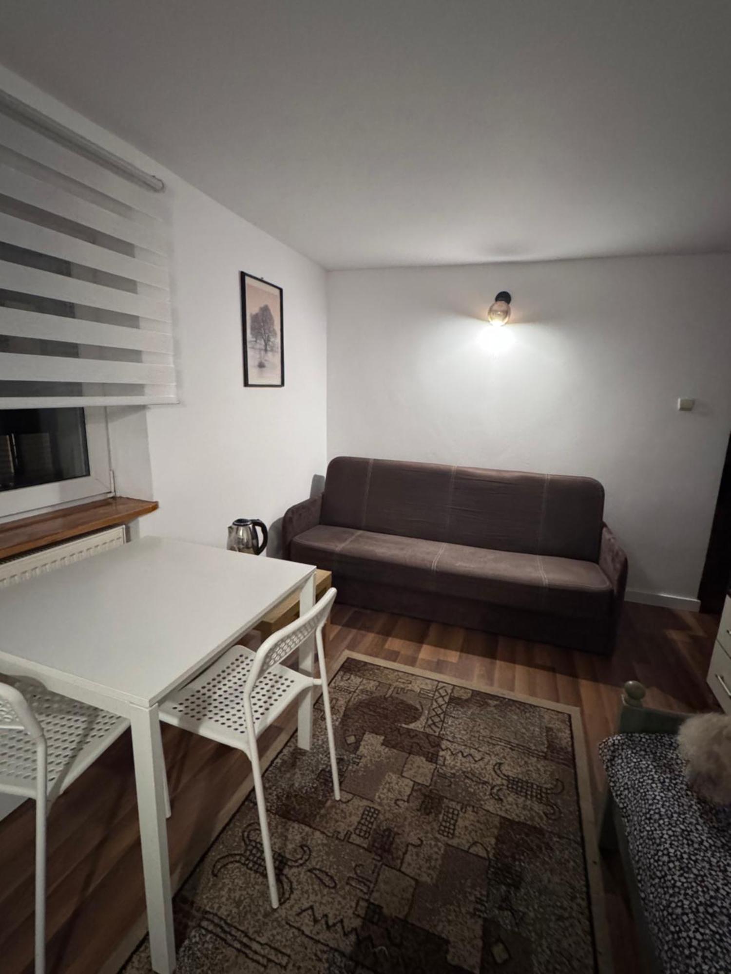 Guest house Na Zaciszu - Metro Zacisze *