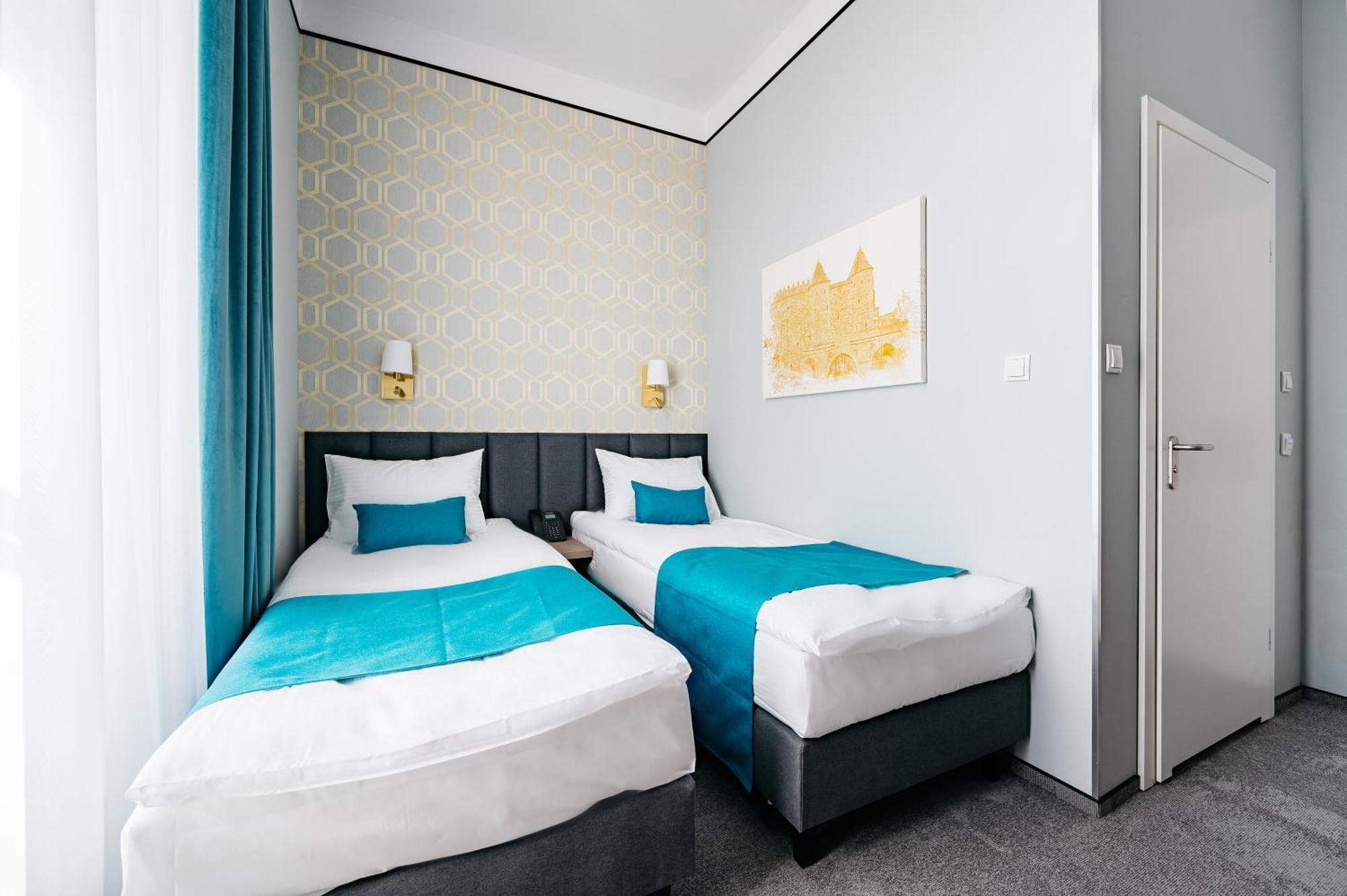 Jess & Old Town Hotel 3*
