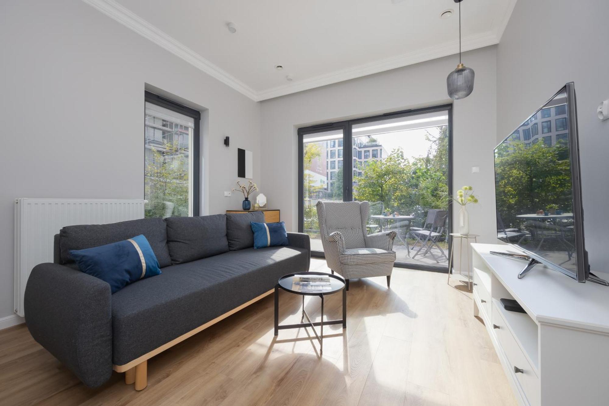 Air Conditioned With Furnished Garden In Center By Renters Prestige