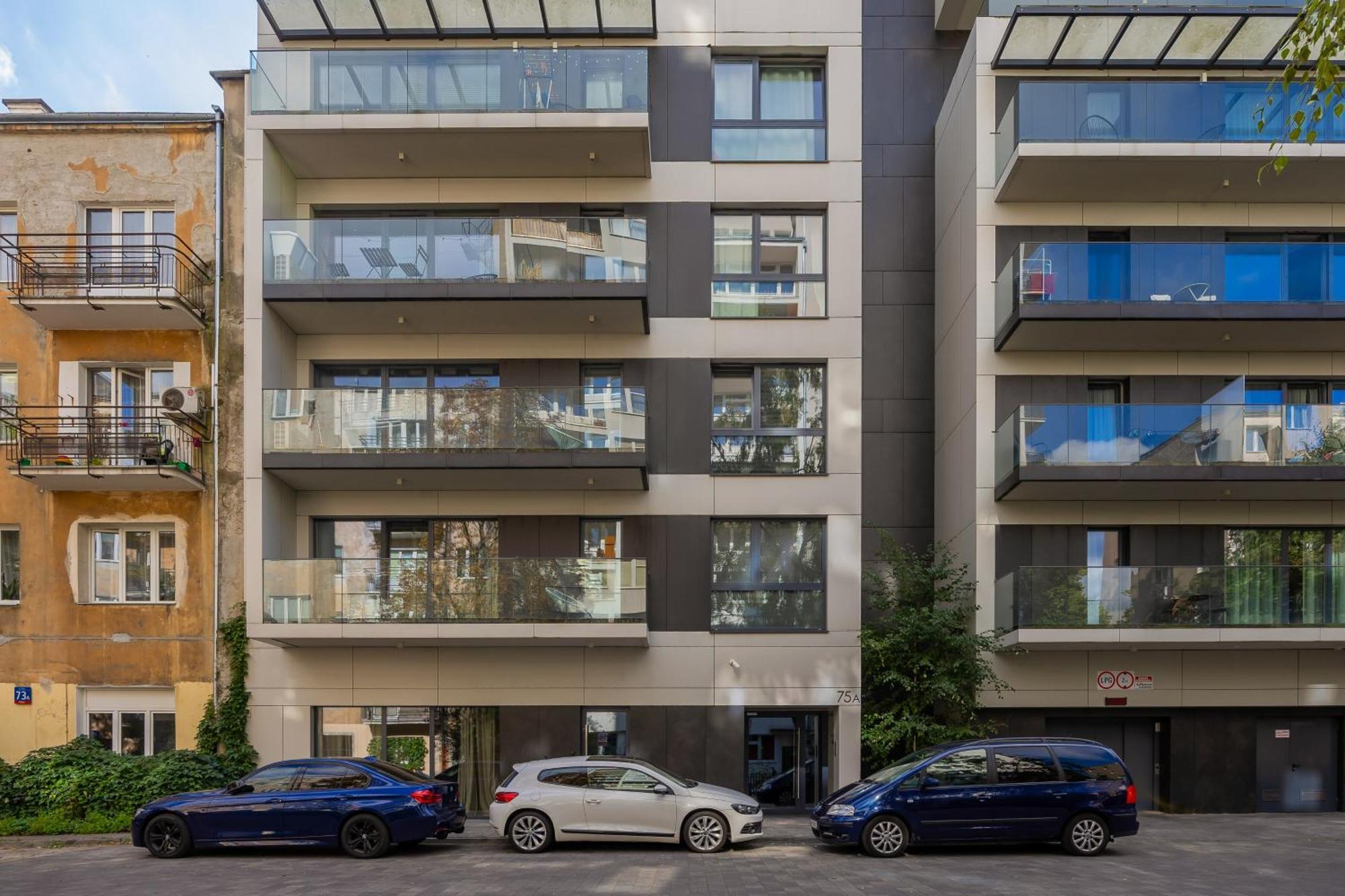 Air Conditioned With Furnished Garden In Center By Renters Prestige Varsóvia