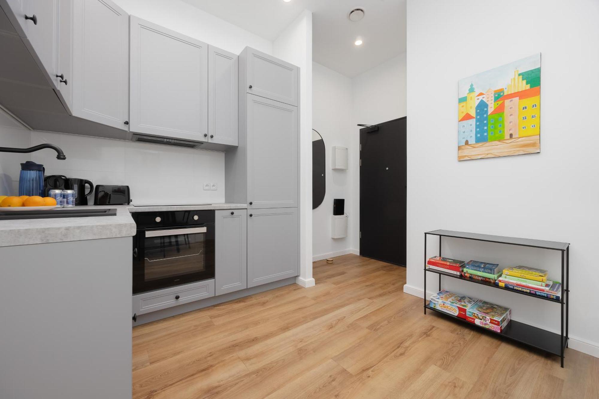 Air Conditioned With Furnished Garden In Center By Renters Prestige