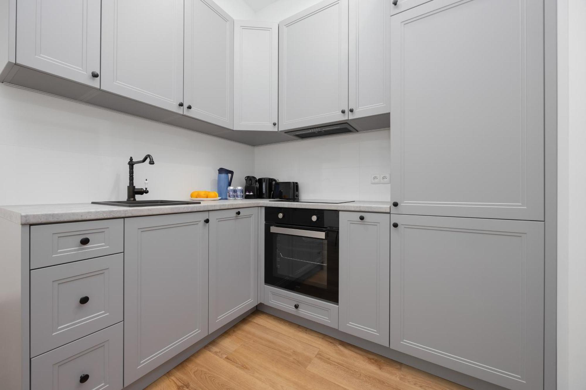 Air Conditioned With Furnished Garden In Center By Renters Prestige Apartamento *
