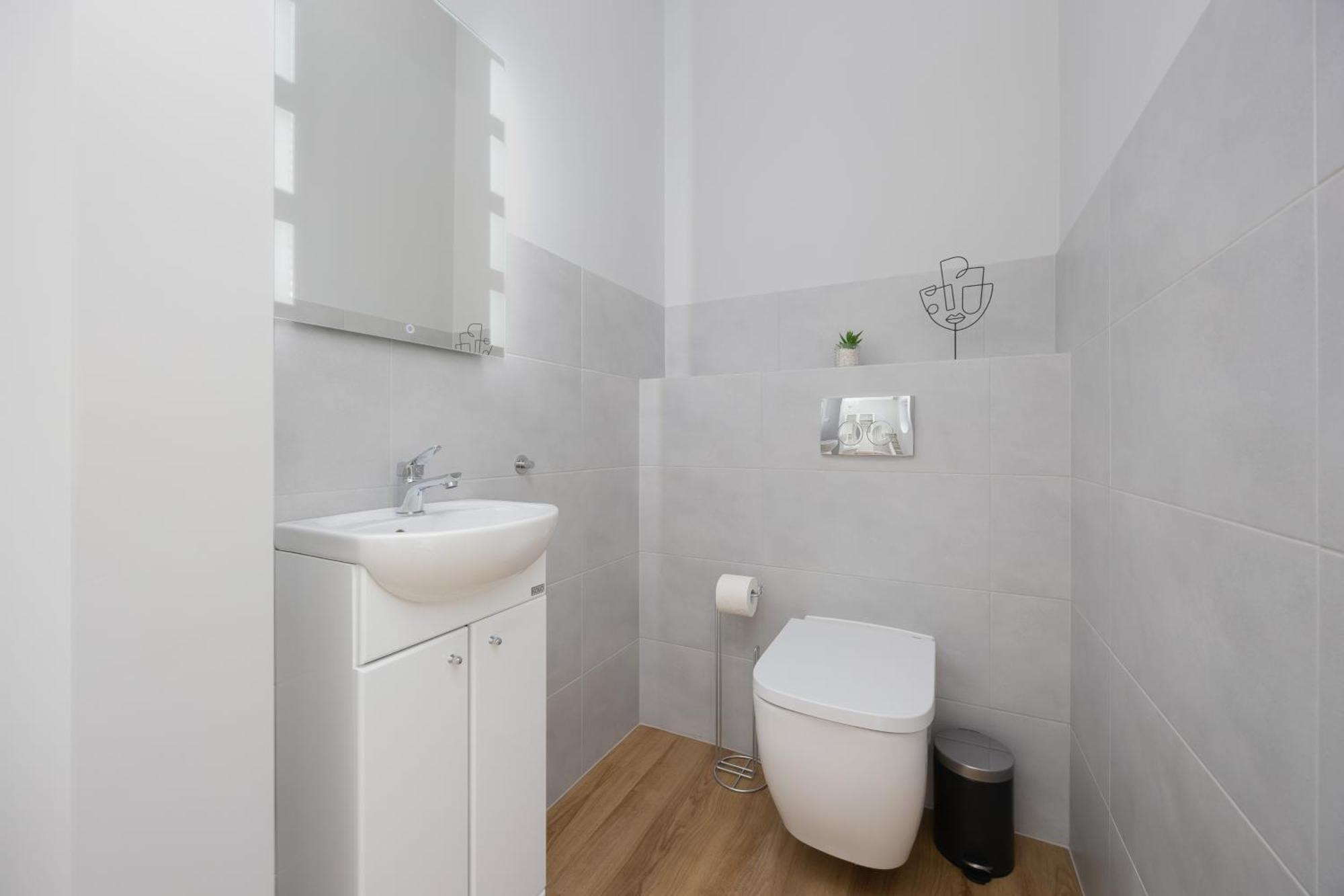 Apartamento Air Conditioned With Furnished Garden In Center By Renters Prestige *