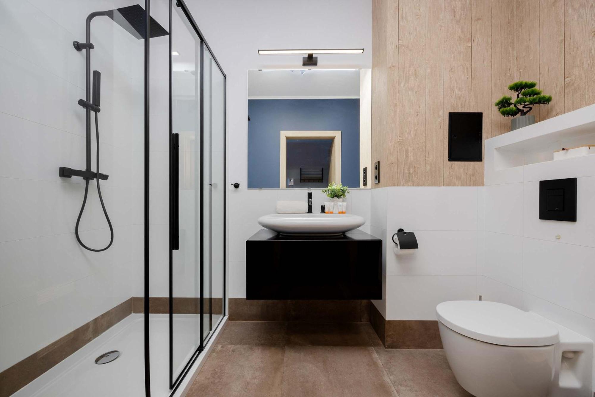 Stylish With Parking By Renters Apartment *