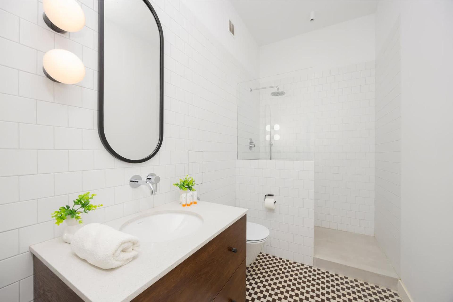 Modern Remote Work In The Centre By Renters