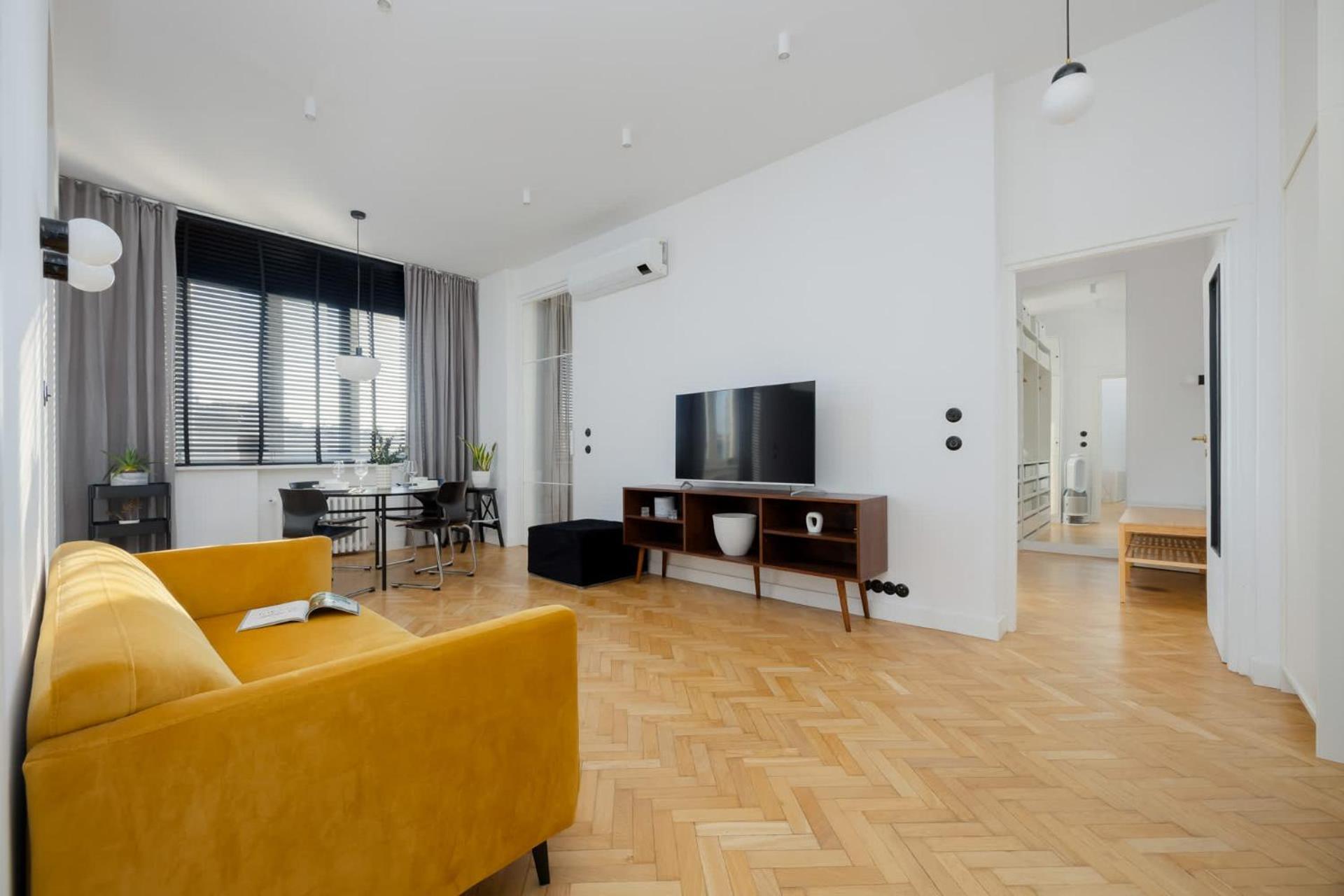 Modern Remote Work In The Centre By Renters Apartment