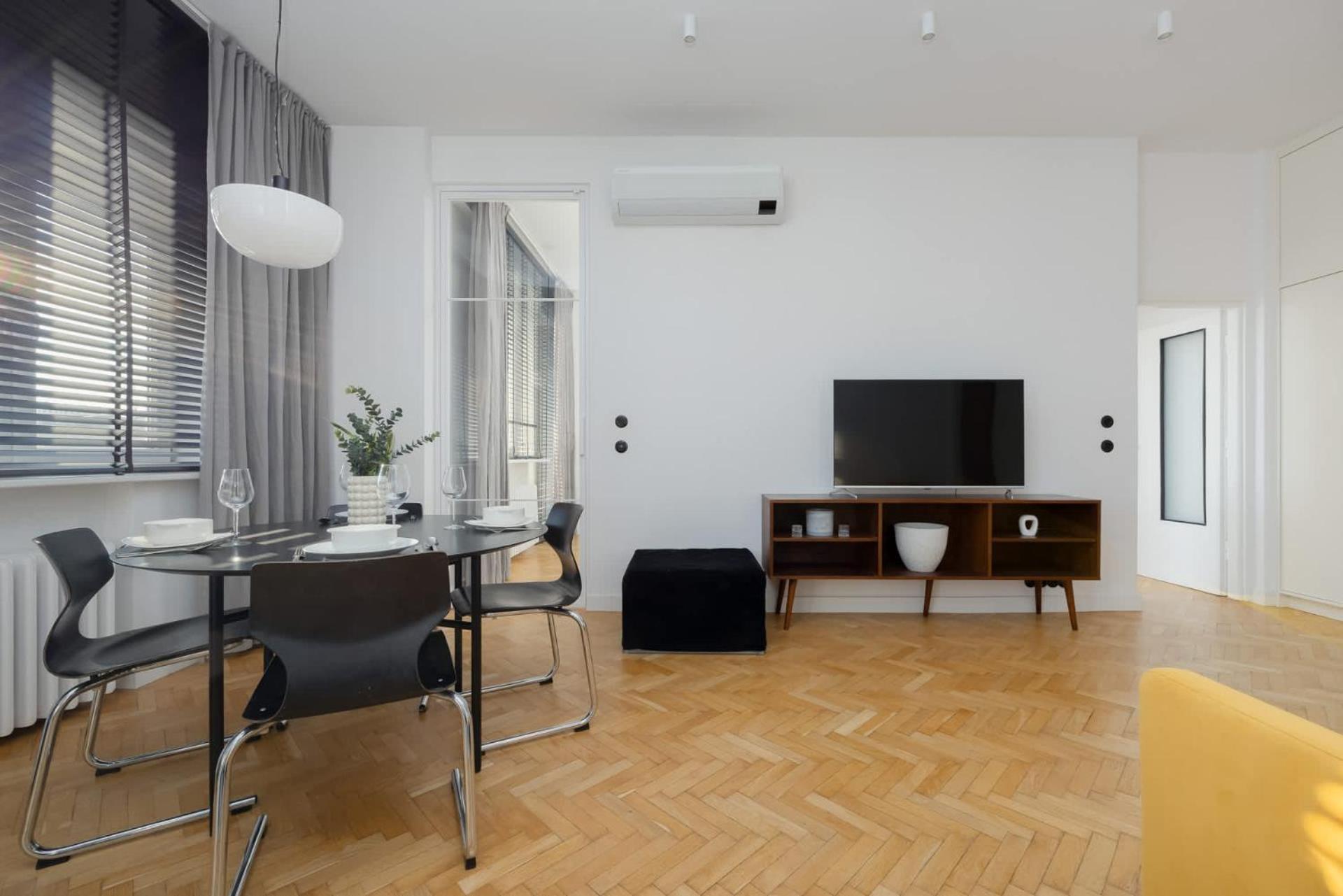 Modern Remote Work In The Centre By Renters Apartment