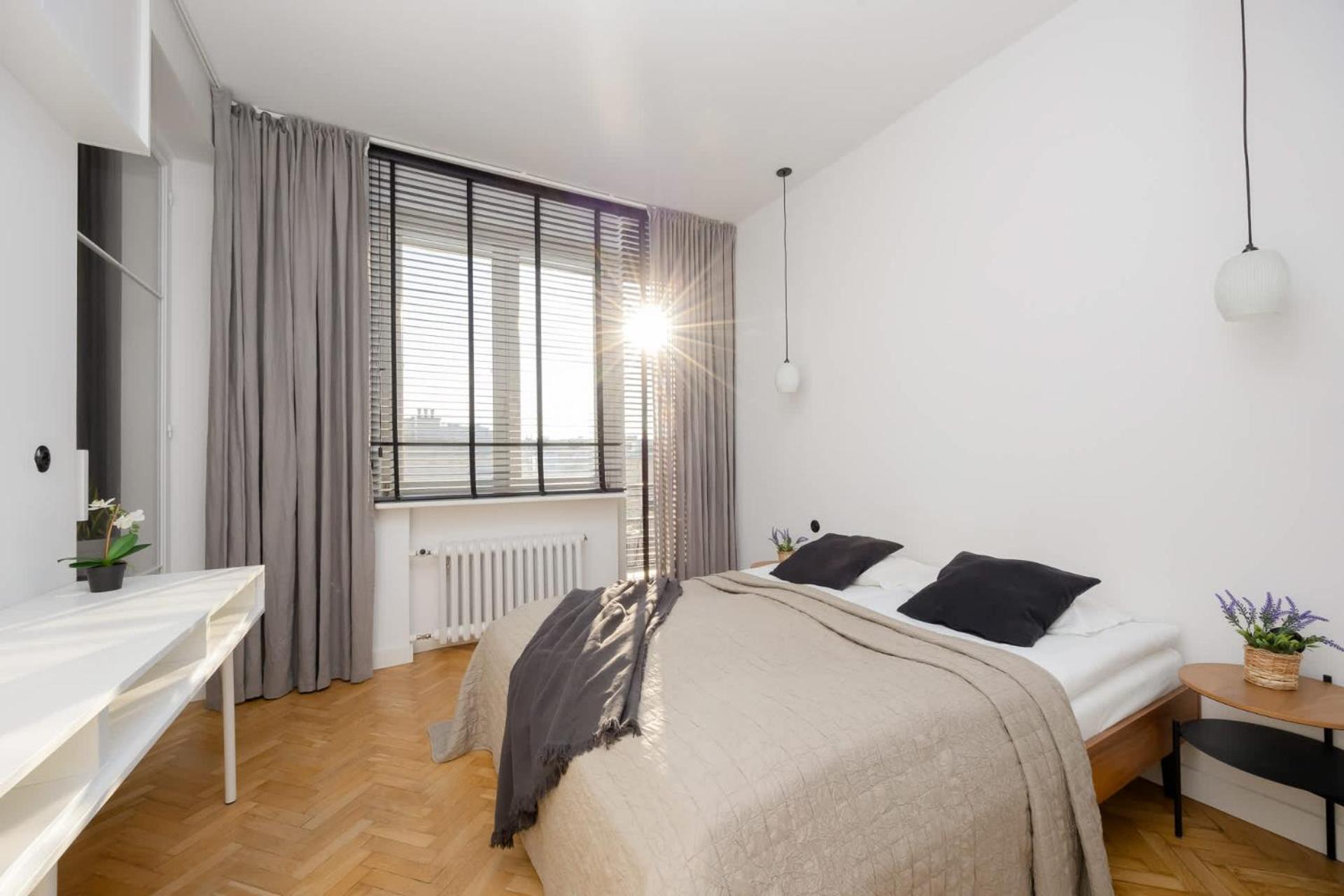 Modern Remote Work In The Centre By Renters *