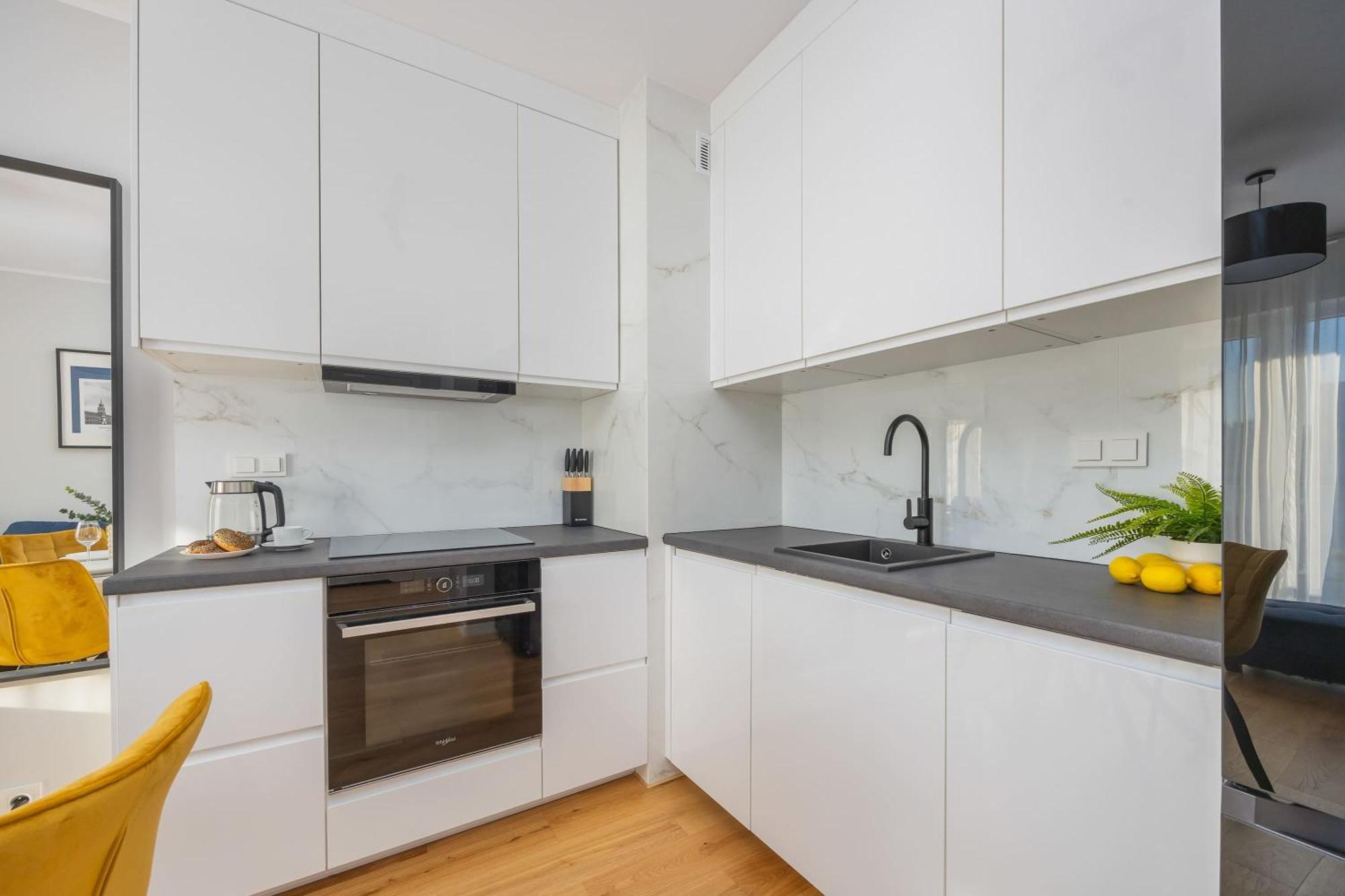 Elegant In With Parking And Desk For Remote Work By Renters Apartamento Varsóvia