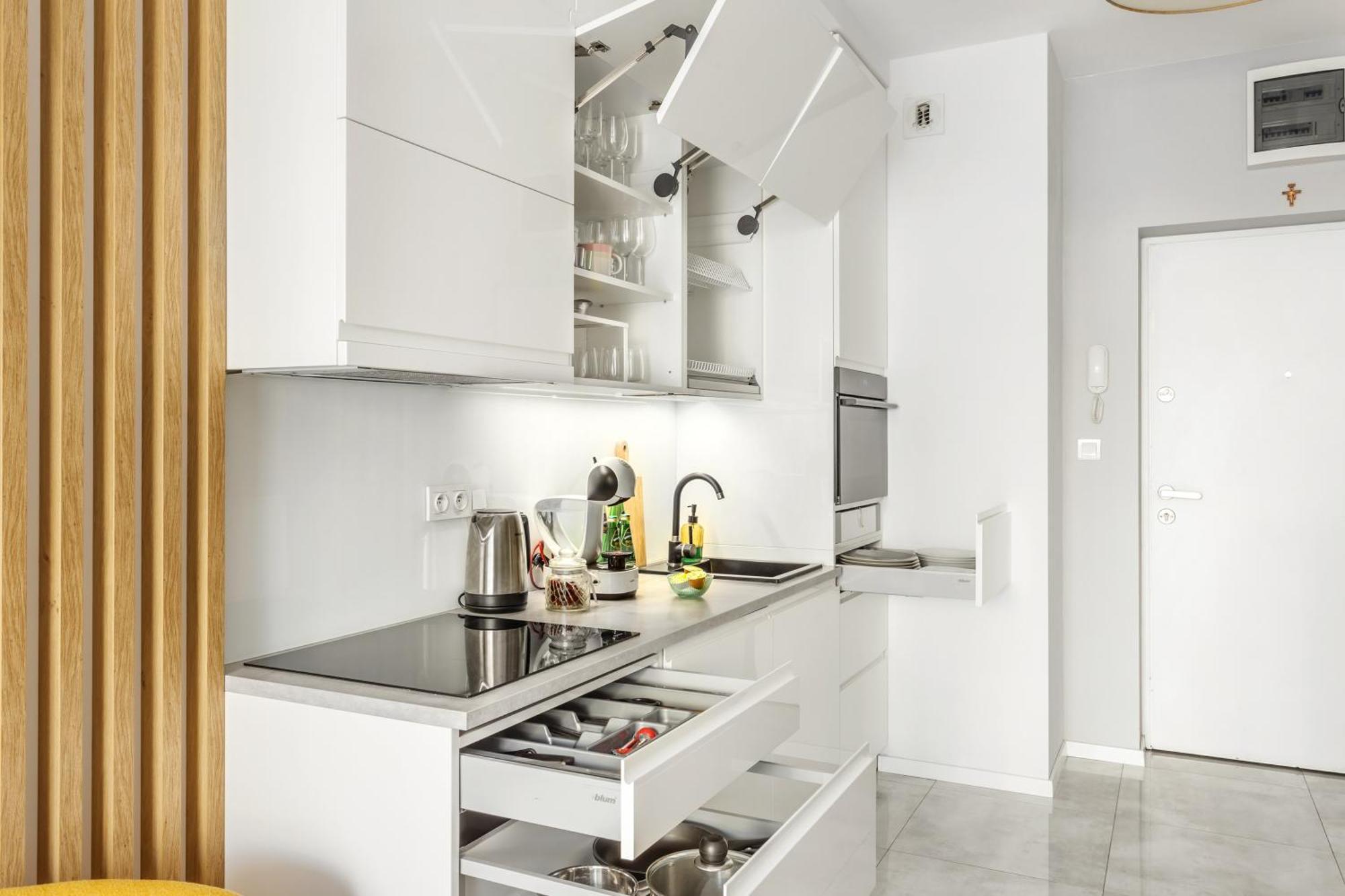 Beluvr Airport Apartment *