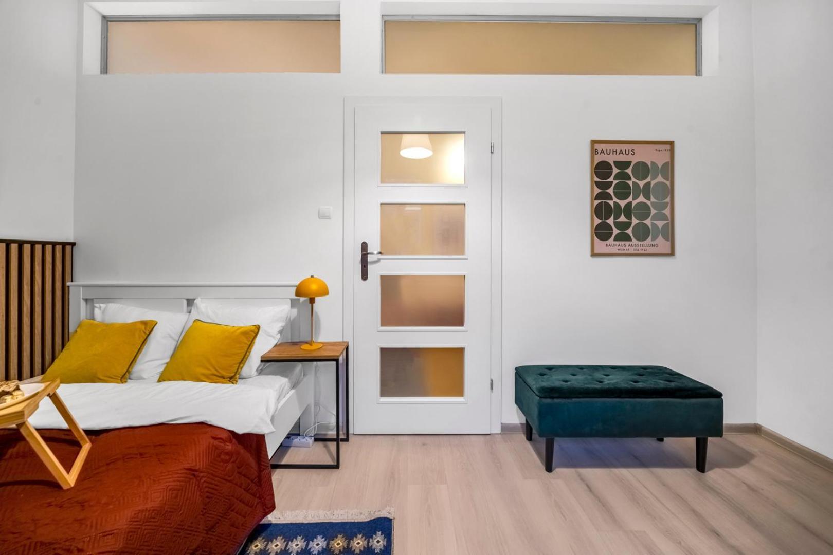 Centre Apartment- Location, Park&metro - By Rentujemy