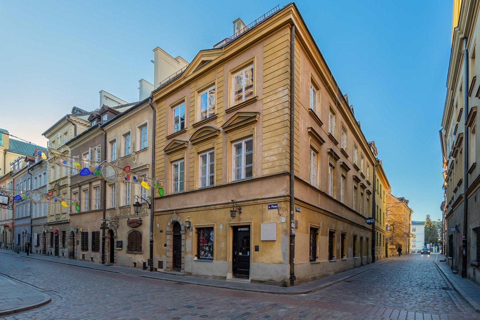 In The Old Town By Rent Like *