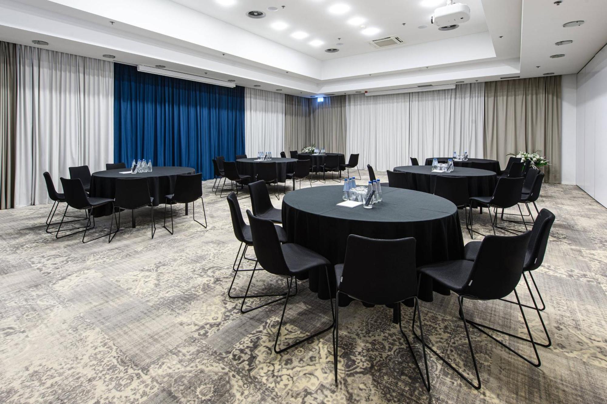 Hotel Courtyard By Marriott Airport 4*