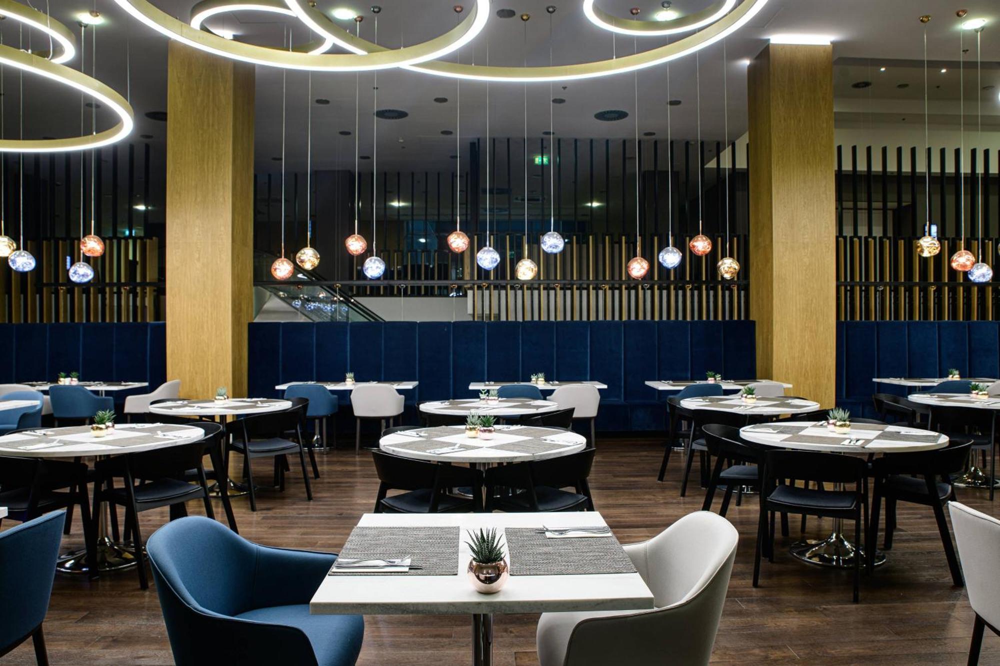 Courtyard By Marriott Airport