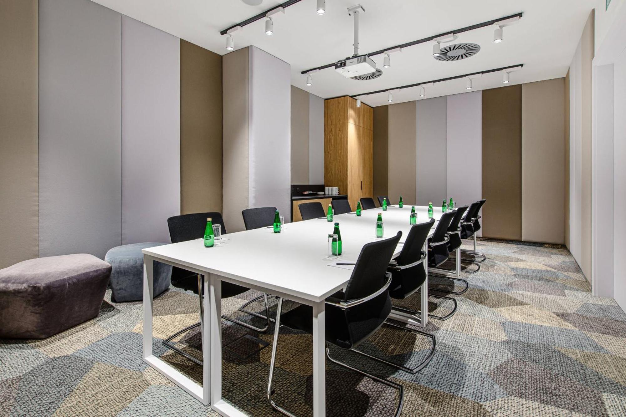 Courtyard By Marriott Airport Warsaw