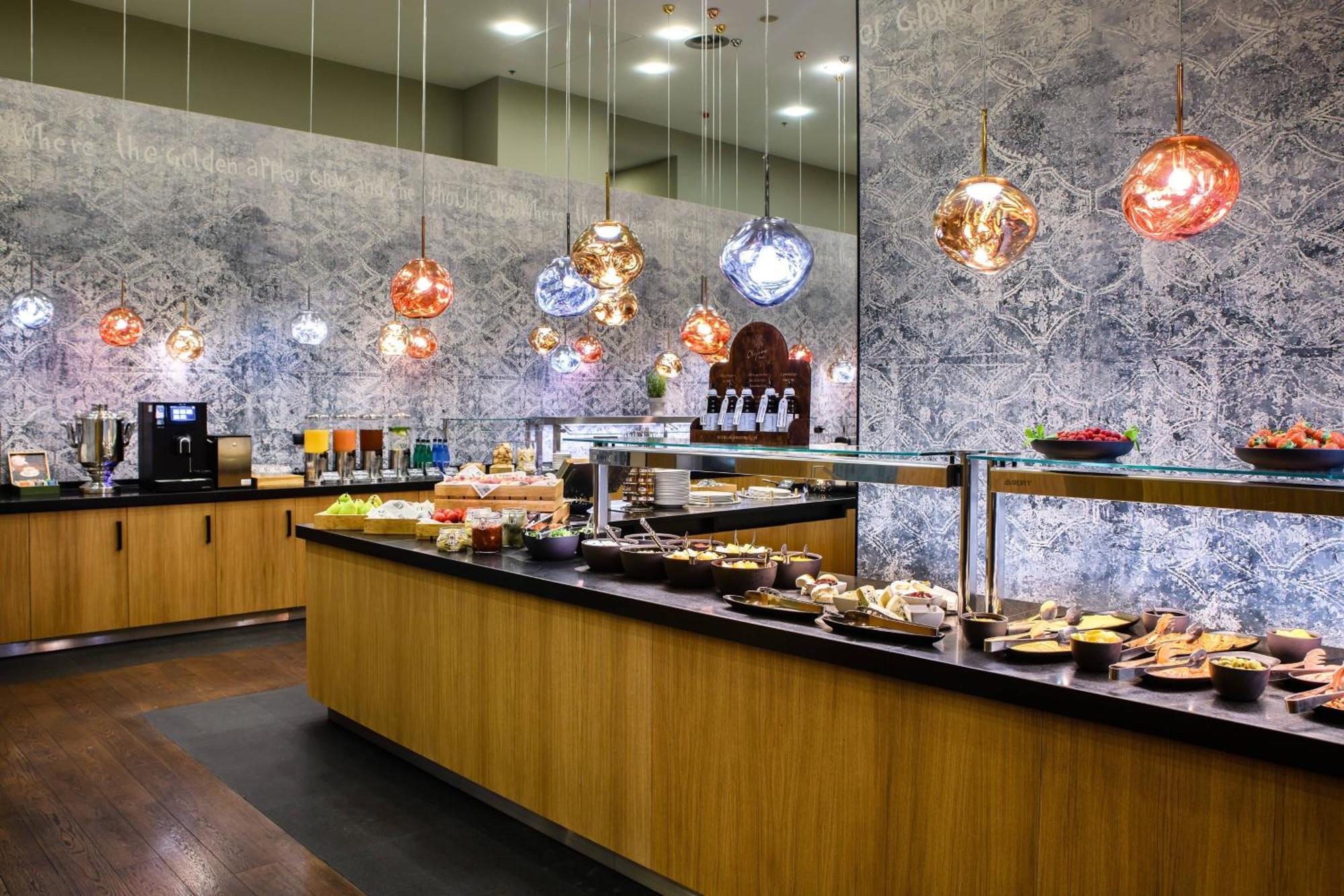 Courtyard By Marriott Airport